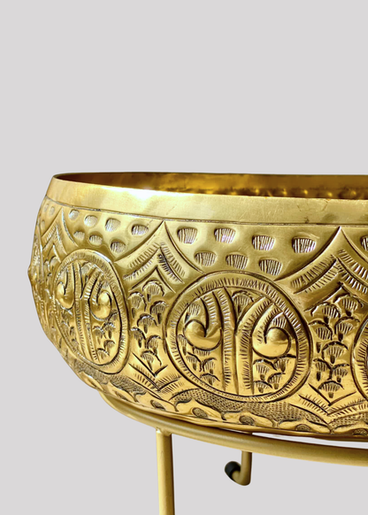 Naksh Gold Oval Urli - Medium