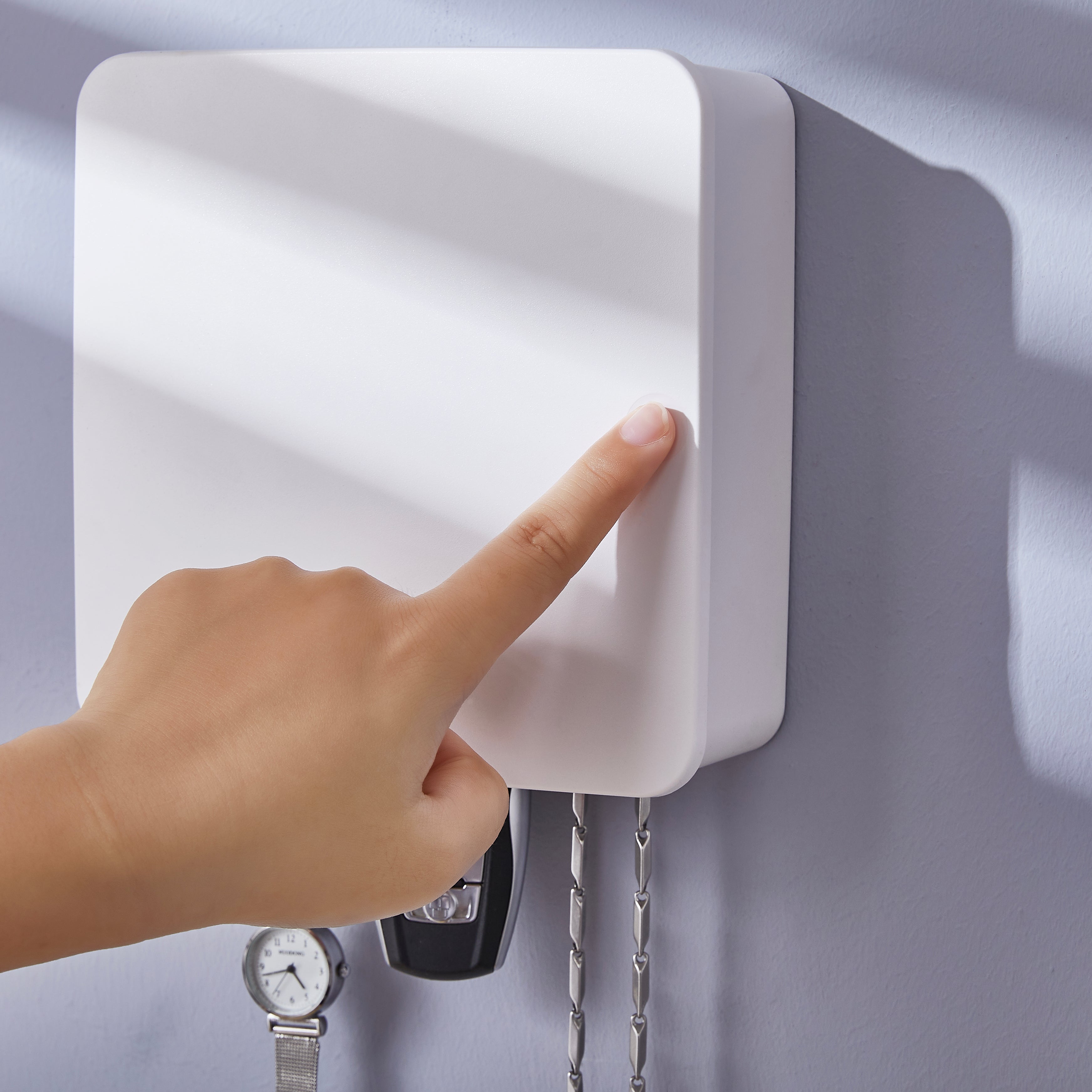 Closed Key Rack - White
