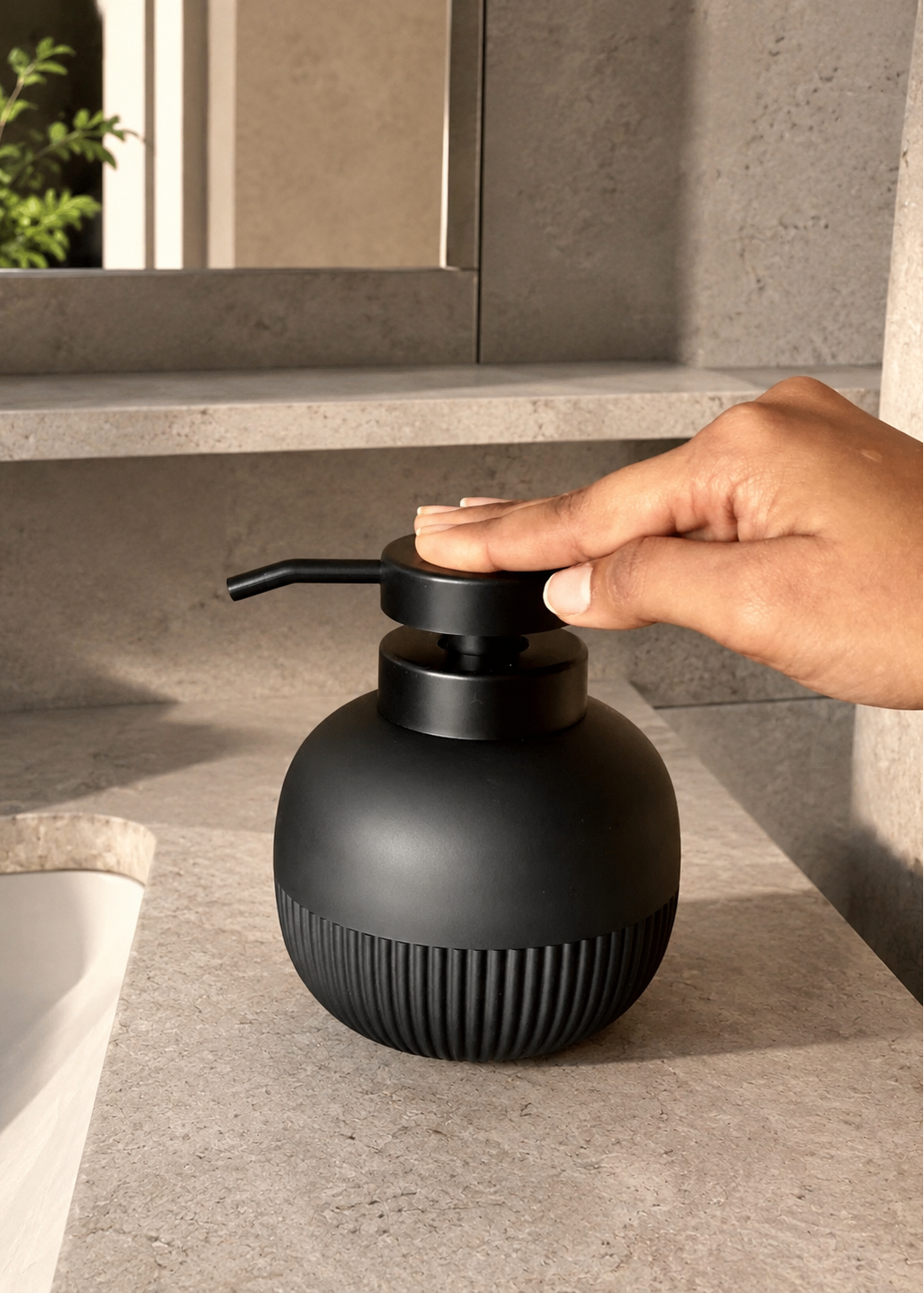 Chaton Round Bathroom Dispenser - Black