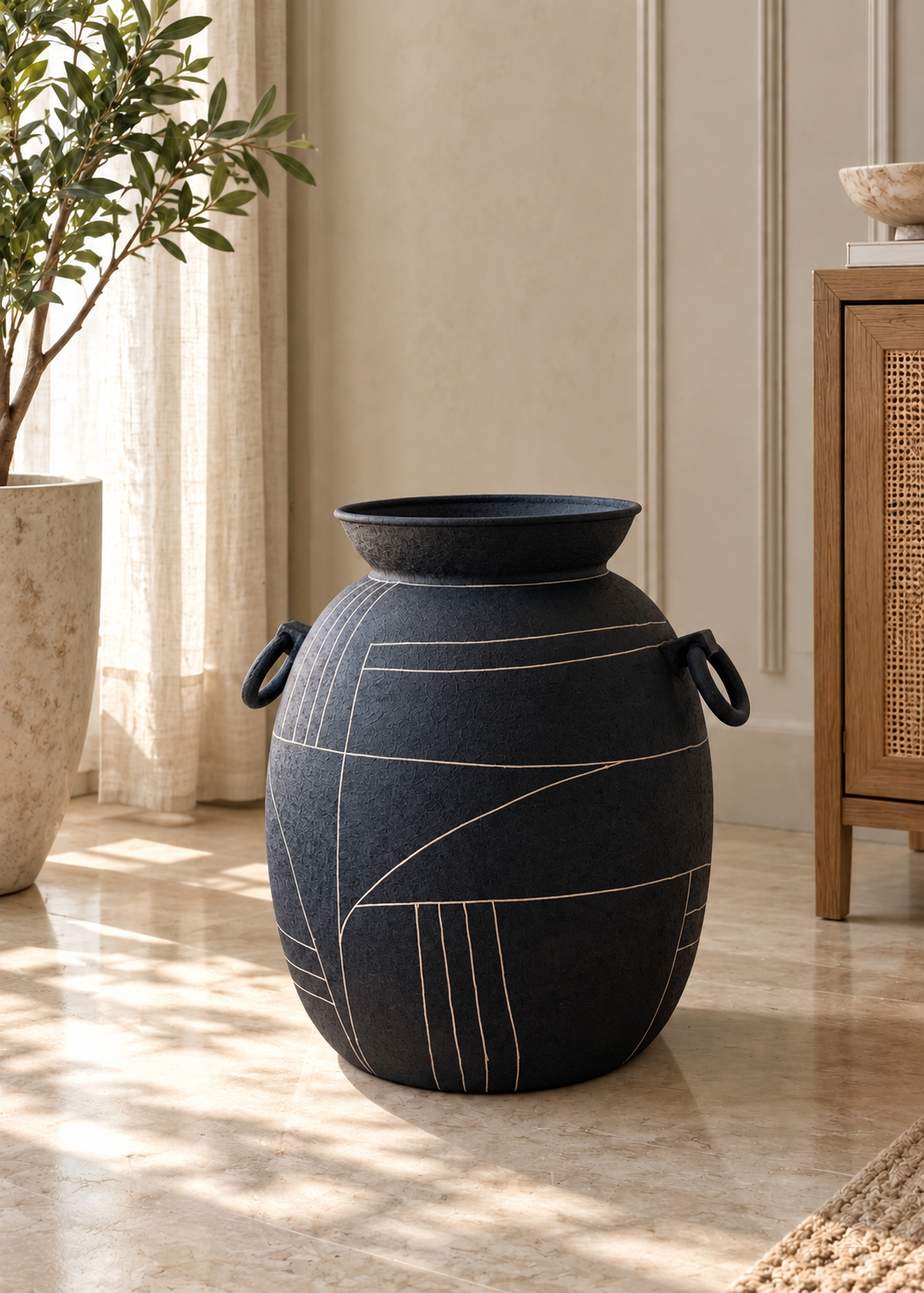 Dune Obsidian Urna Planter