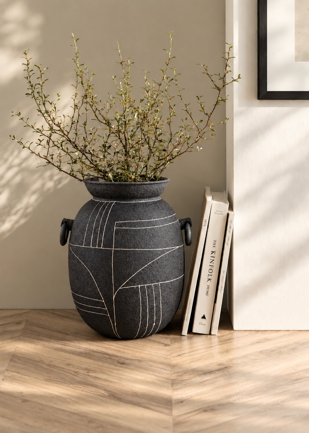 Dune Obsidian Urna Planter