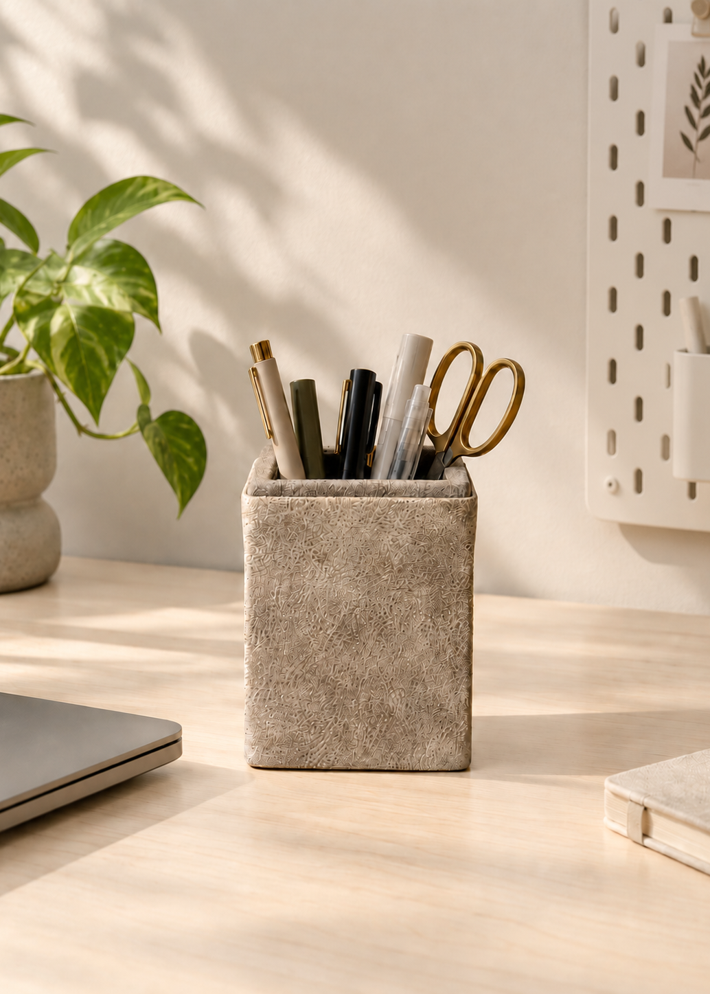 Mino Textured Desktop Pen Holder