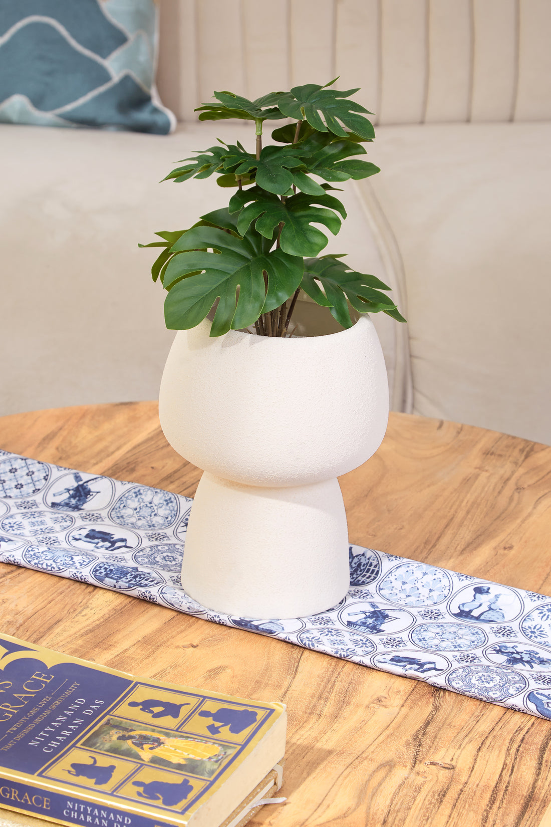 Mulu Textured Ivory Vase - Large