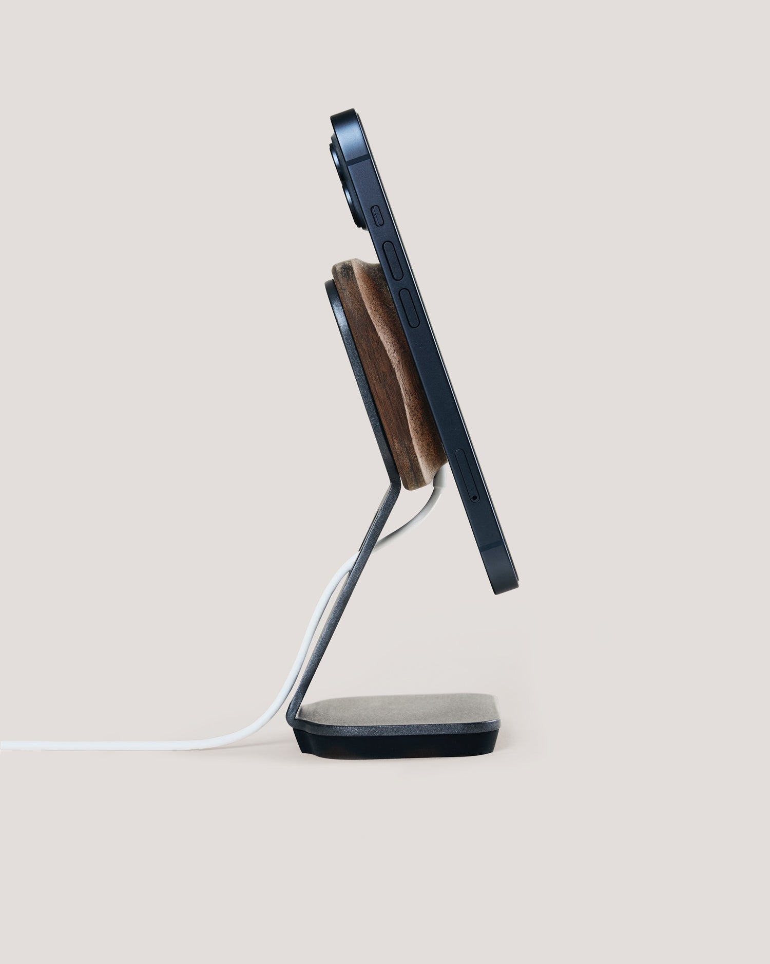 Monocle Magsafe Stand (Walnut)