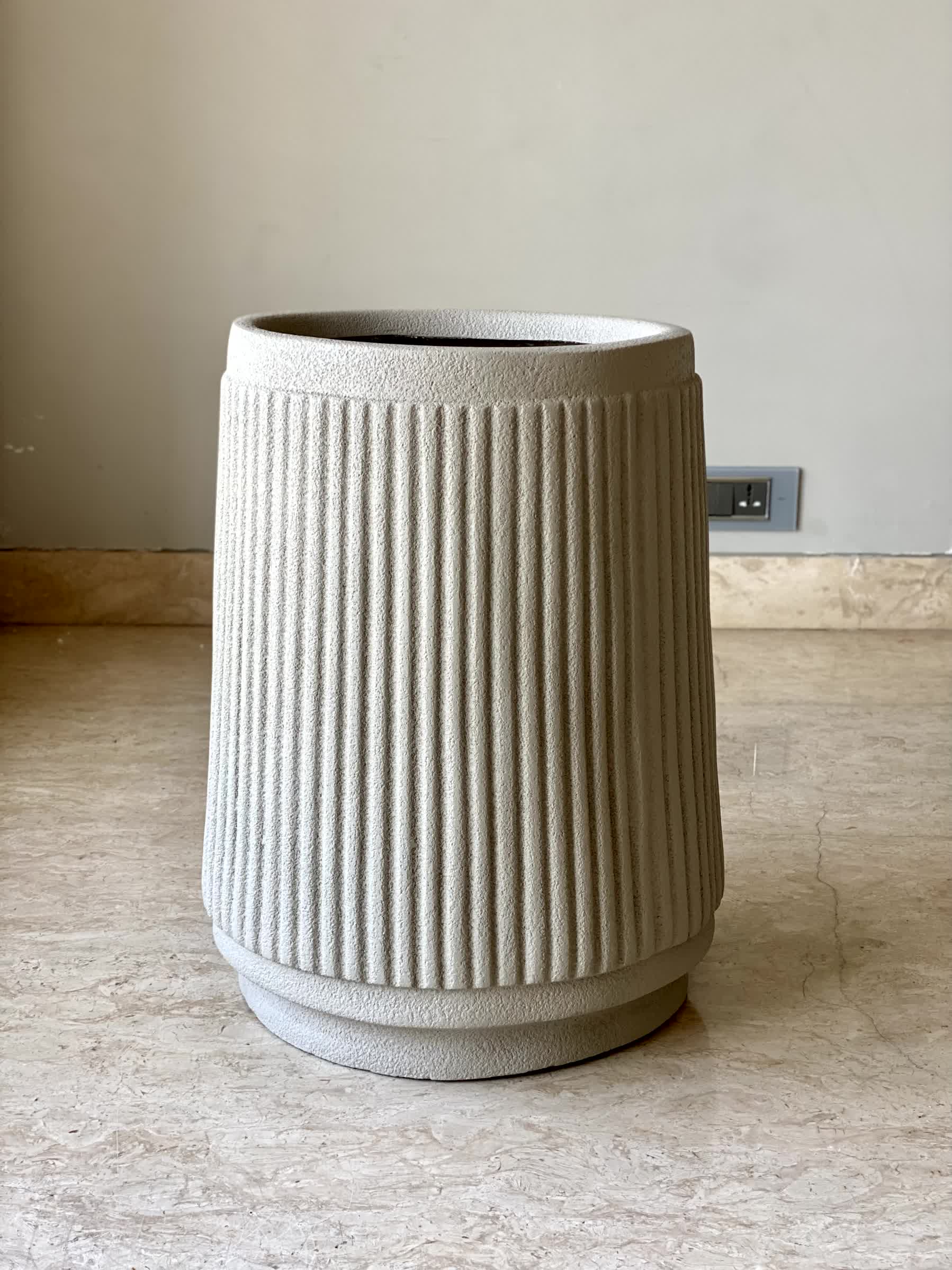 Hanover Beige Planter