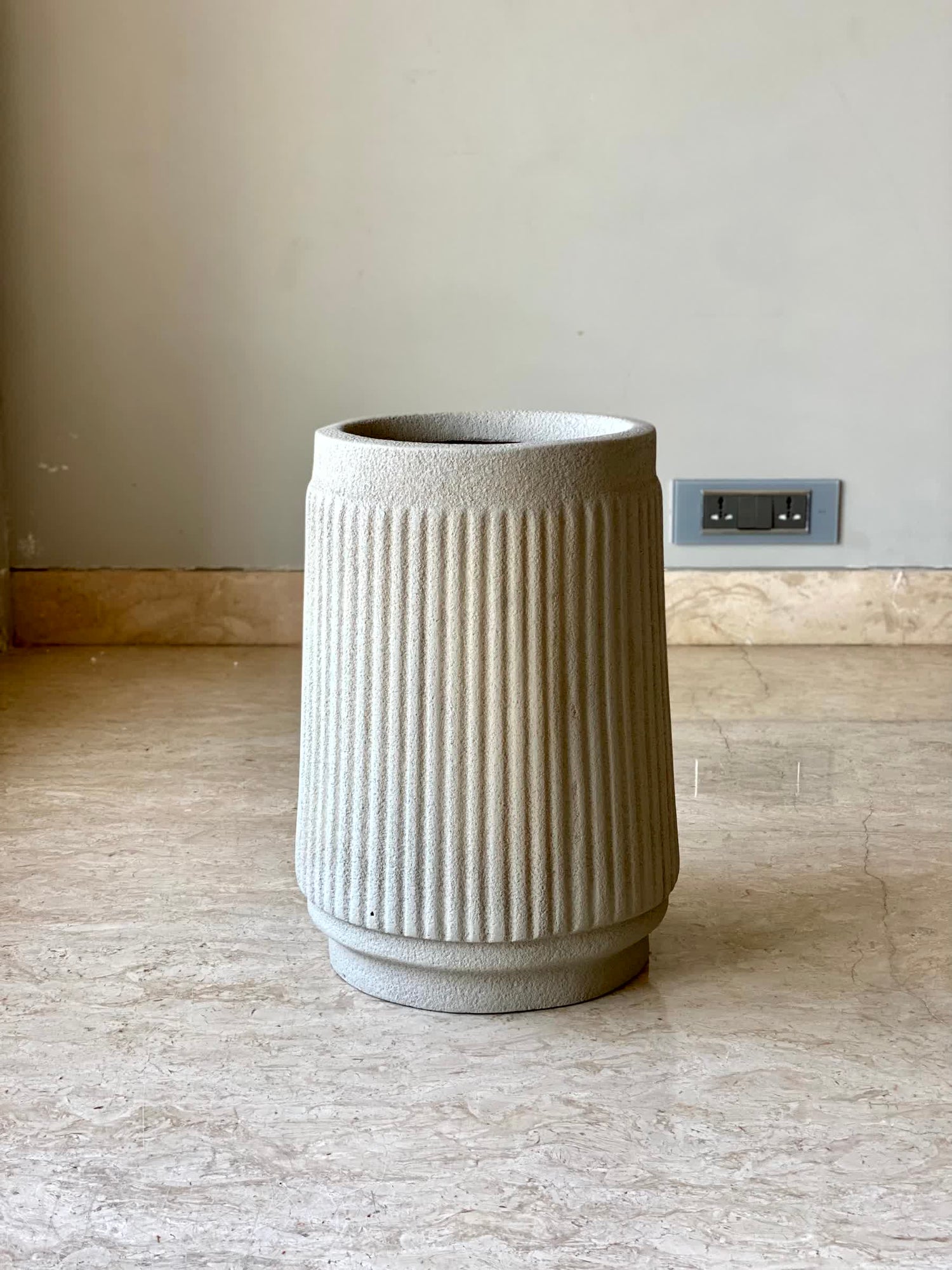 Hanover Beige Planter
