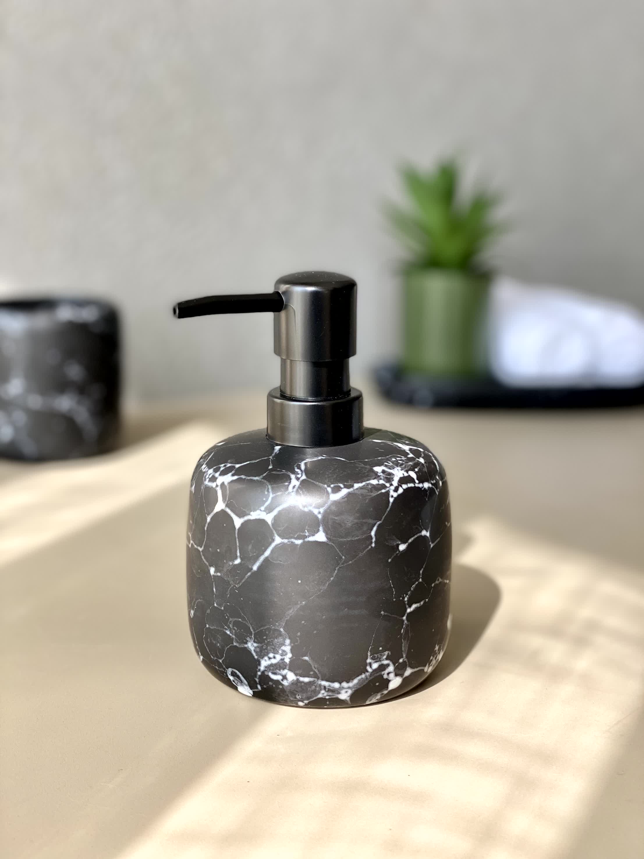 Pristine Marble Bathroom Set - Black