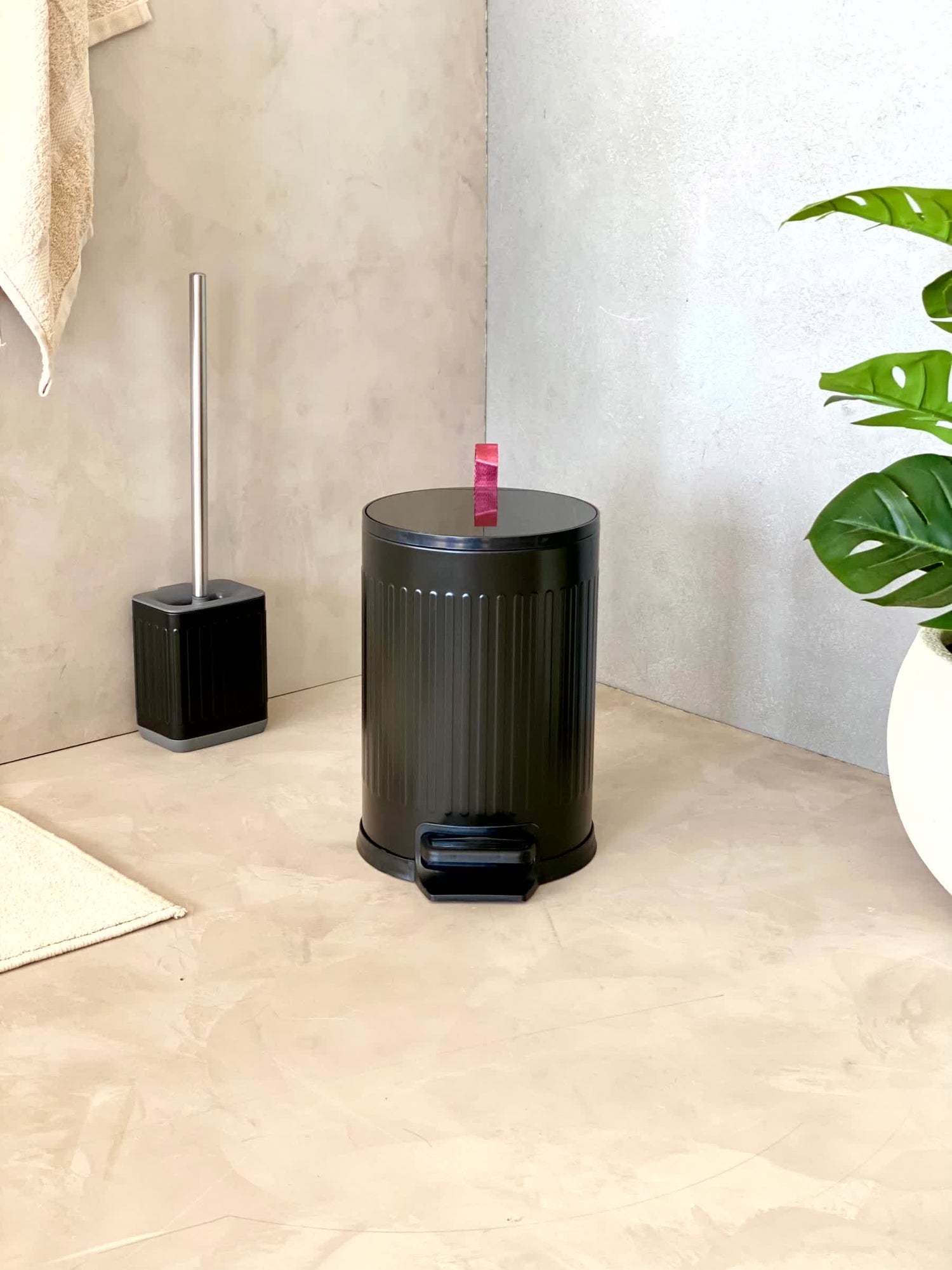 Luxis Black Dustbin - 6L