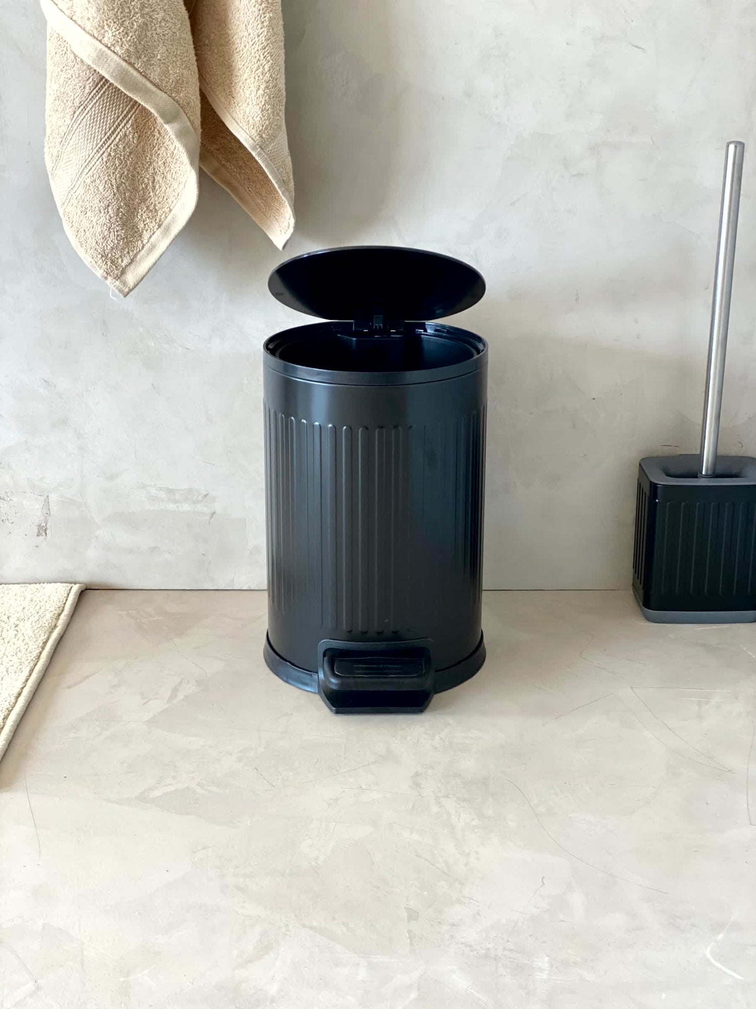 Luxis Black Dustbin - 6L