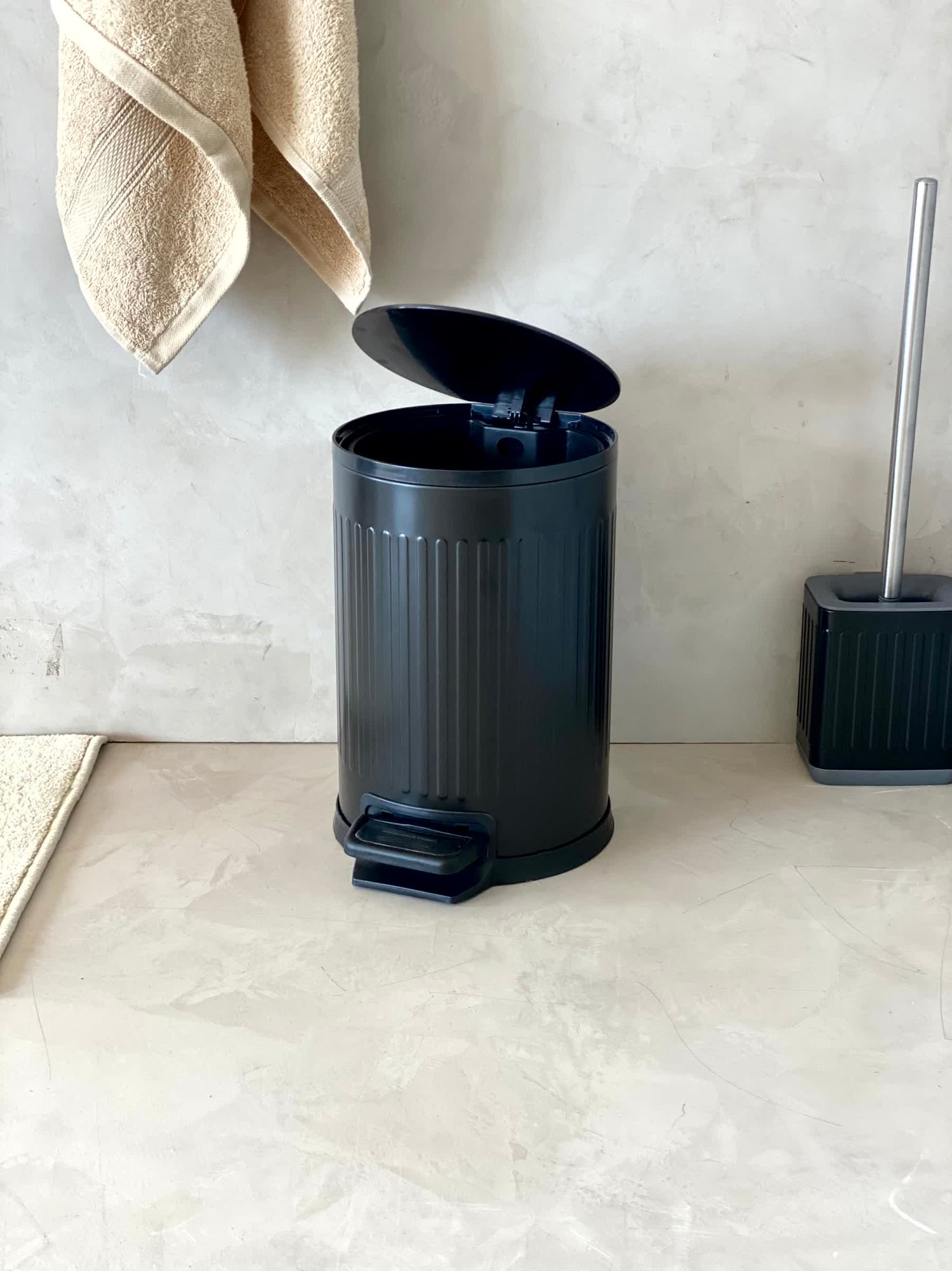 Luxis Black Dustbin - 6L
