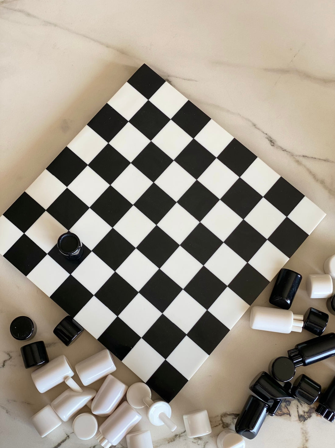 Carlo Chess Set