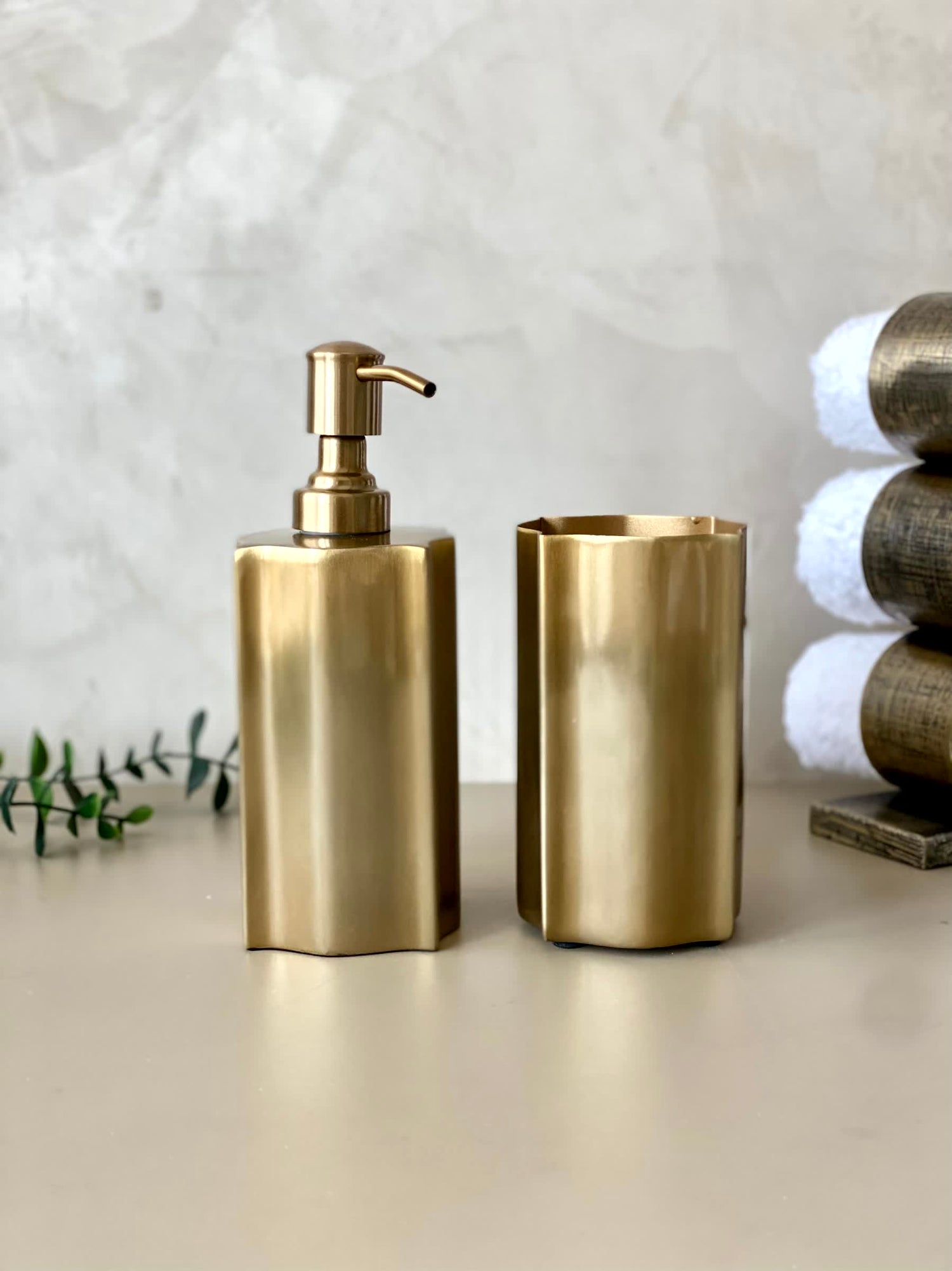 Stallion Lacquered Gold Bathroom Set - (Set of 2)