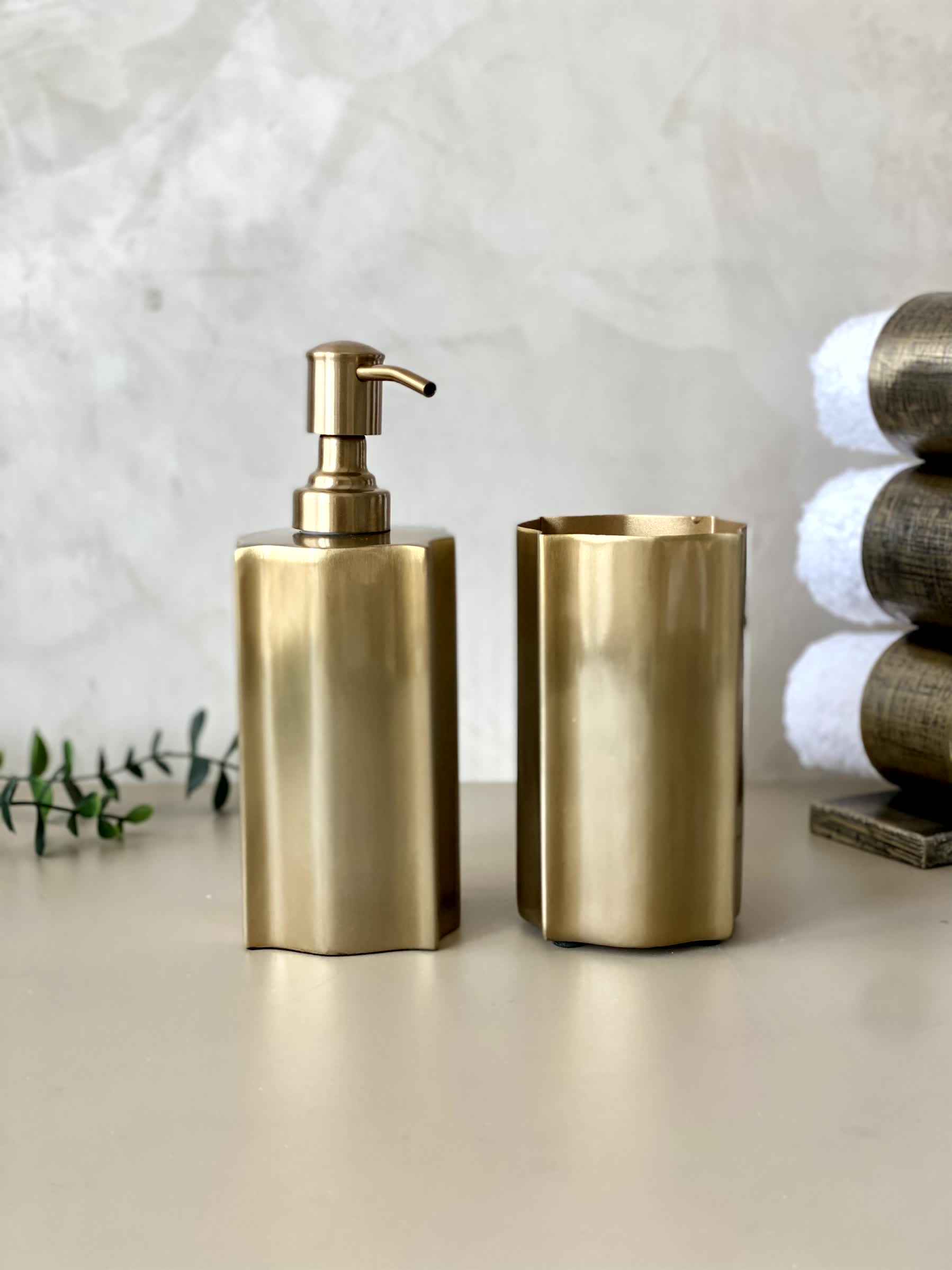 Stallion Lacquered Gold Bathroom Set - (Set of 2)