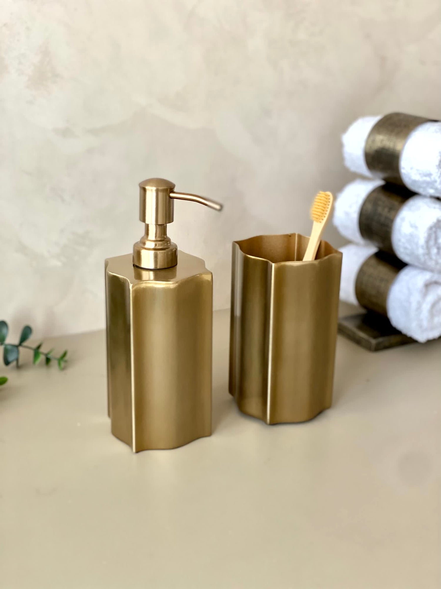 Stallion Lacquered Gold Bathroom Set - (Set of 2)