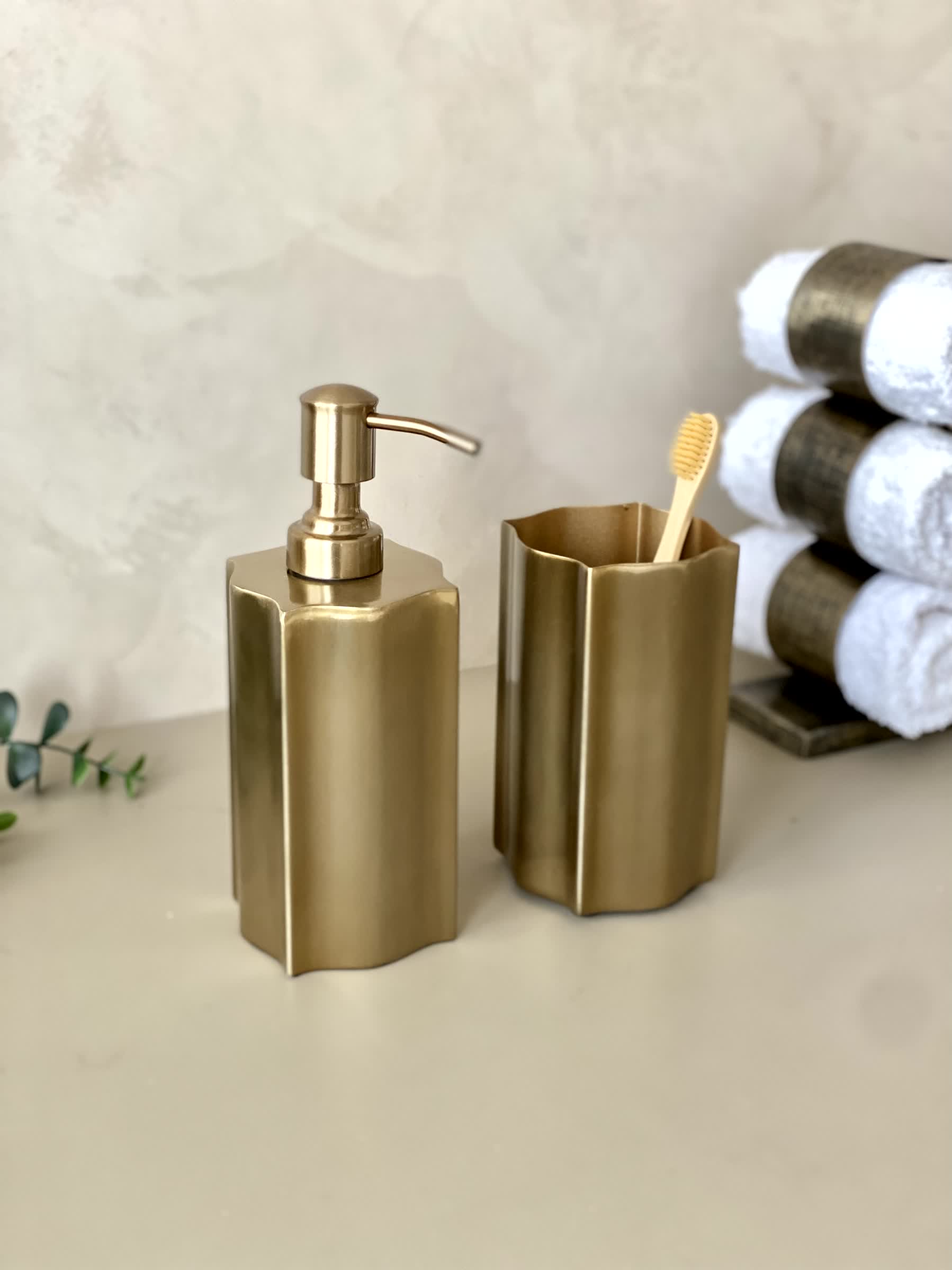 Stallion Lacquered Gold Bathroom Set - (Set of 2)