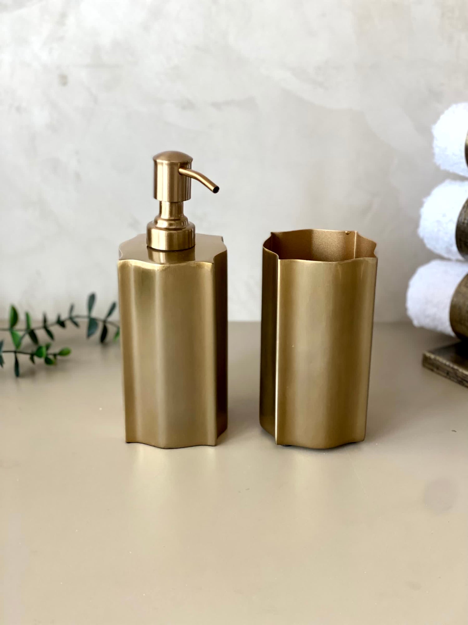 Stallion Lacquered Gold Bathroom Set - (Set of 2)