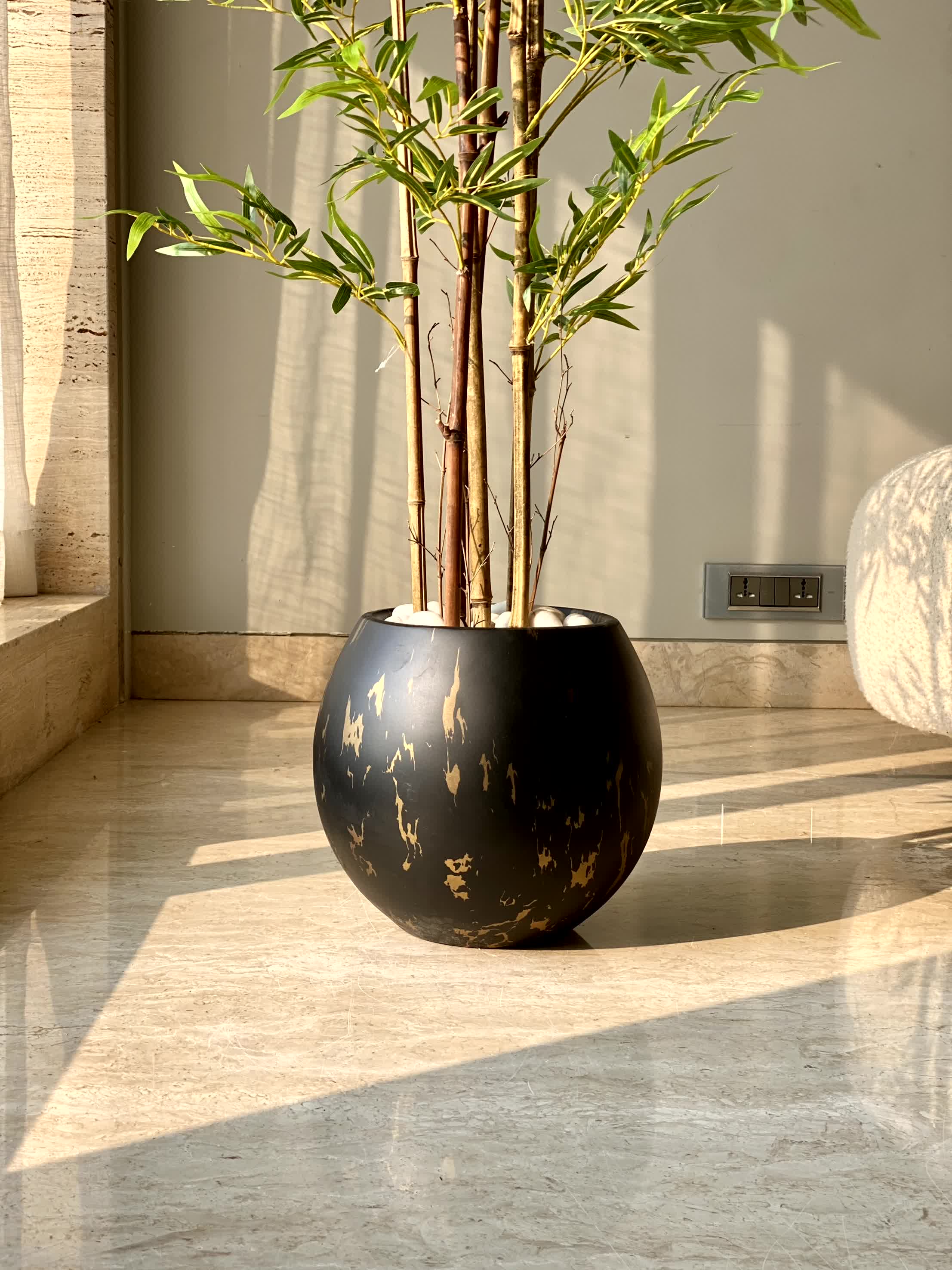 Carrara Black Planters