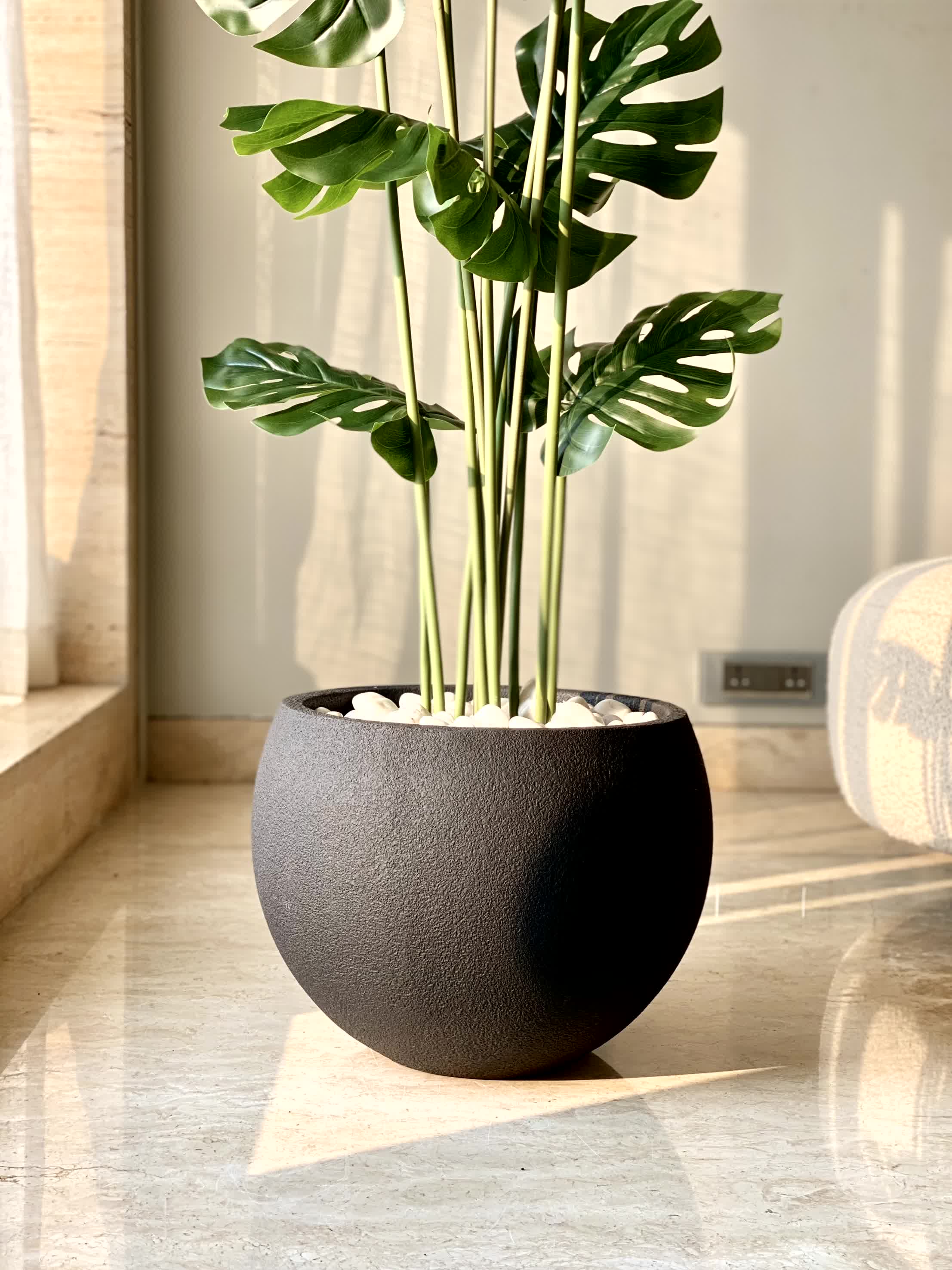 Lithos Black Planters