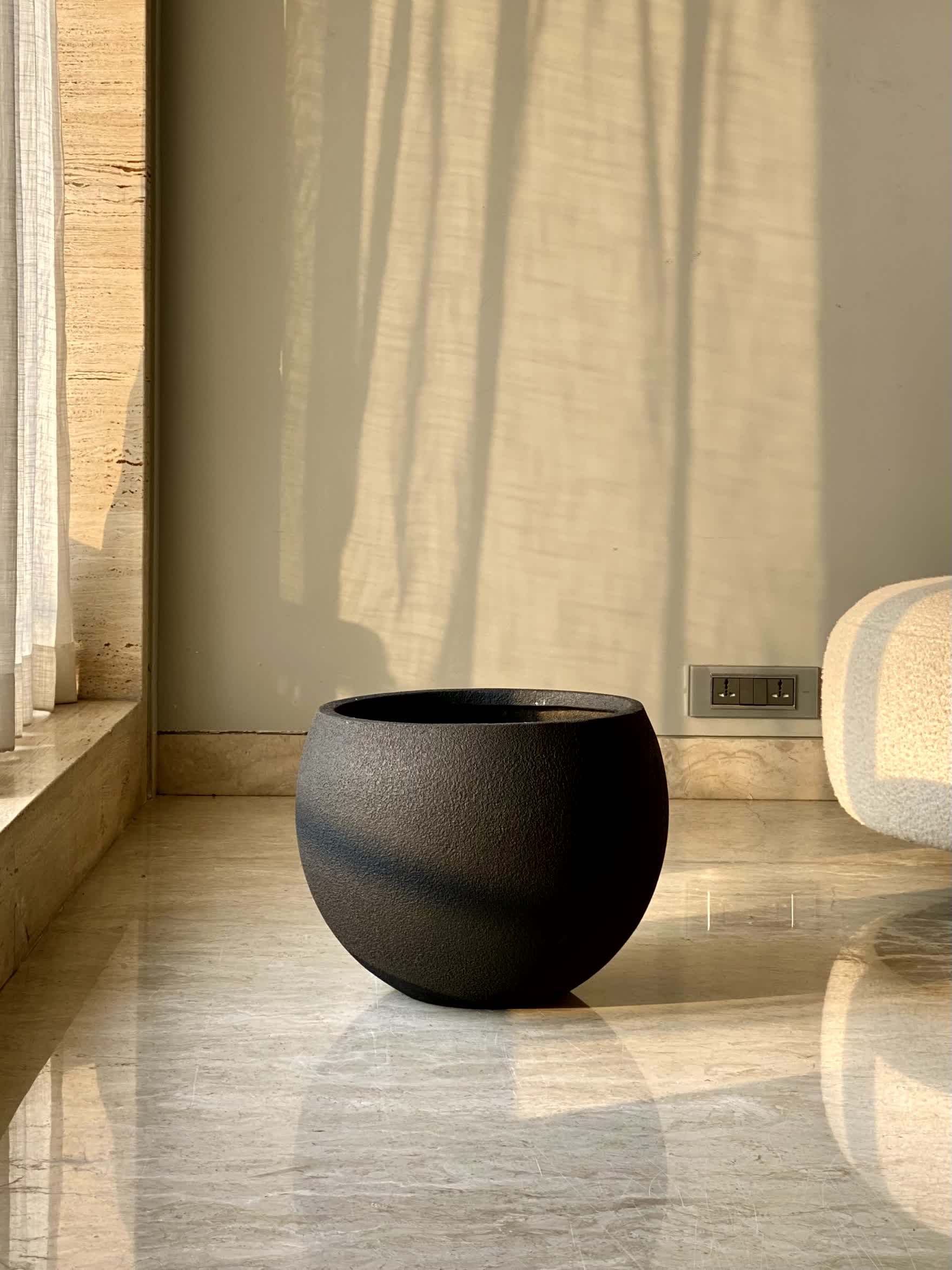 Lithos Black Planters