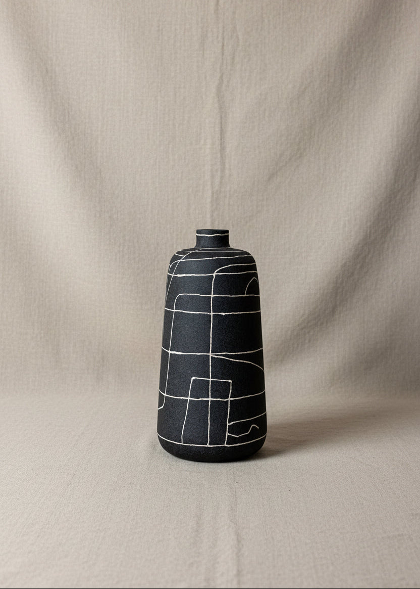 Dune Terra Vase - Black (Small)