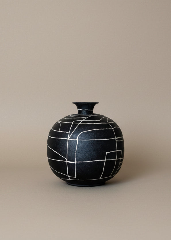 Dune Obsidian Vase - Black (Small)