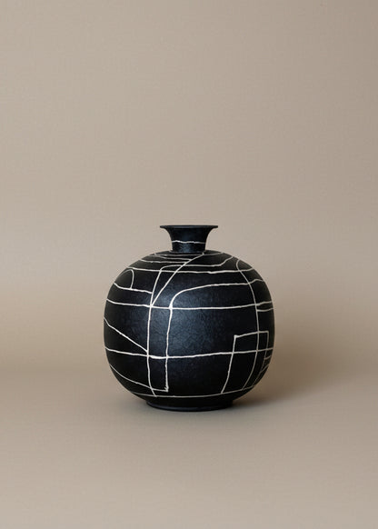 Dune Obsidian Vase - Black (Small)