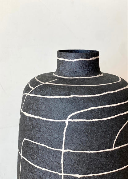 Dune Terra Vase - Black (Small)