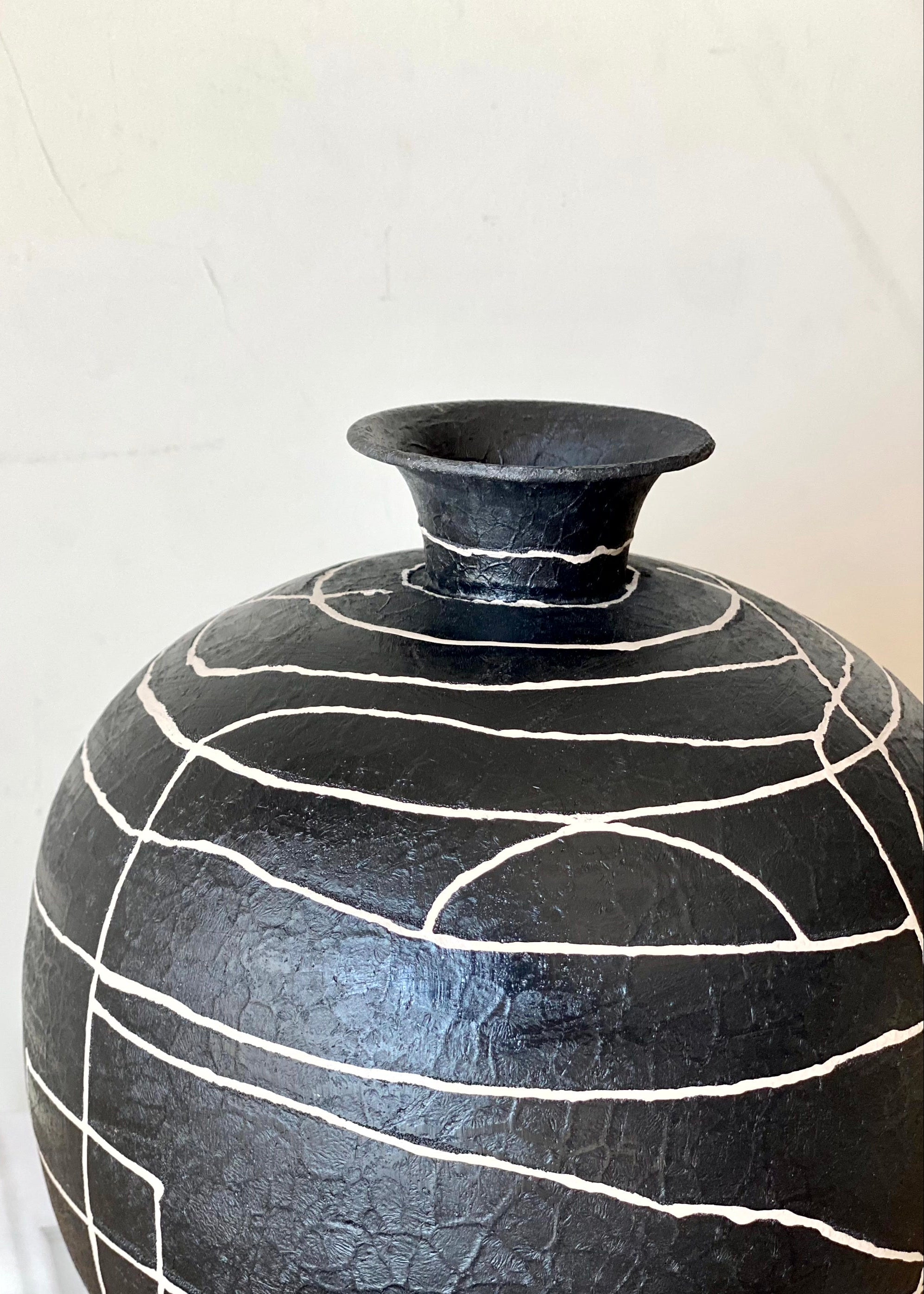 Dune Obsidian Vase - Black (Small)