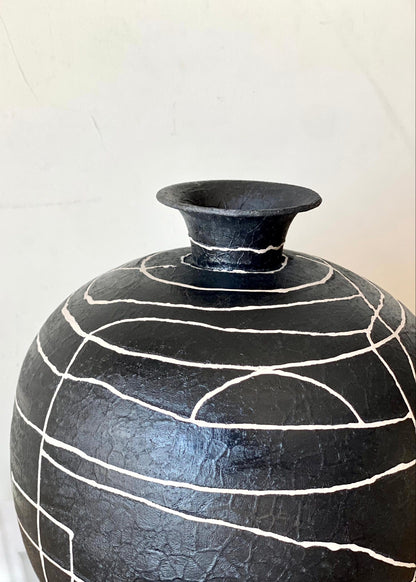 Dune Obsidian Vase - Black (Small)
