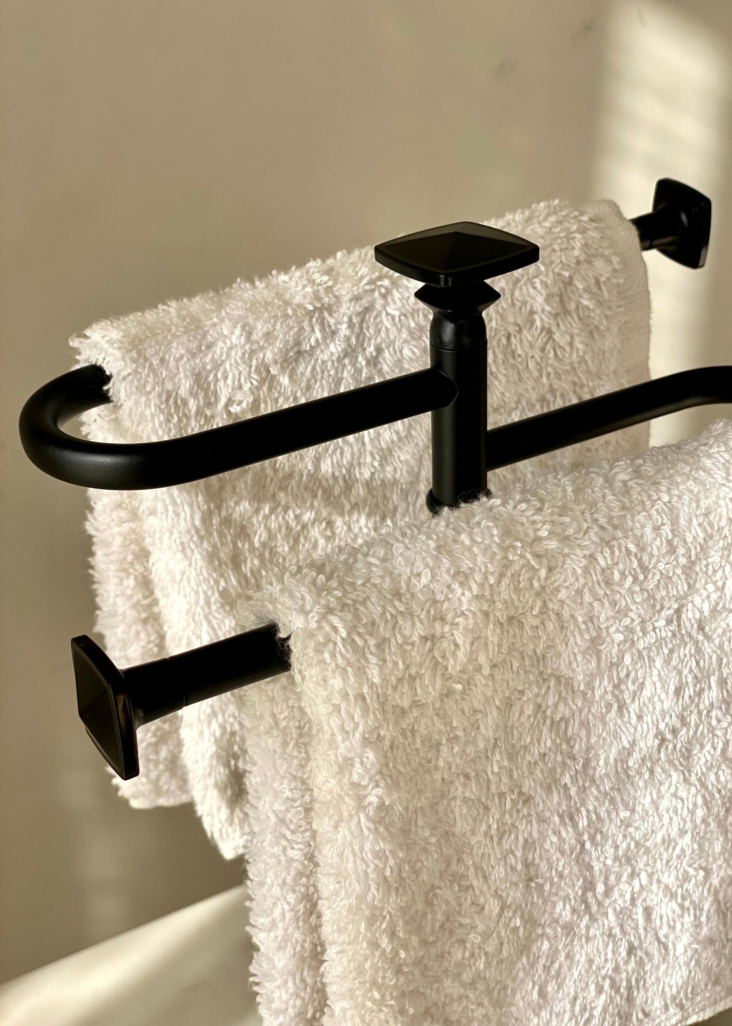 Halo Hand Towel Stand - Black