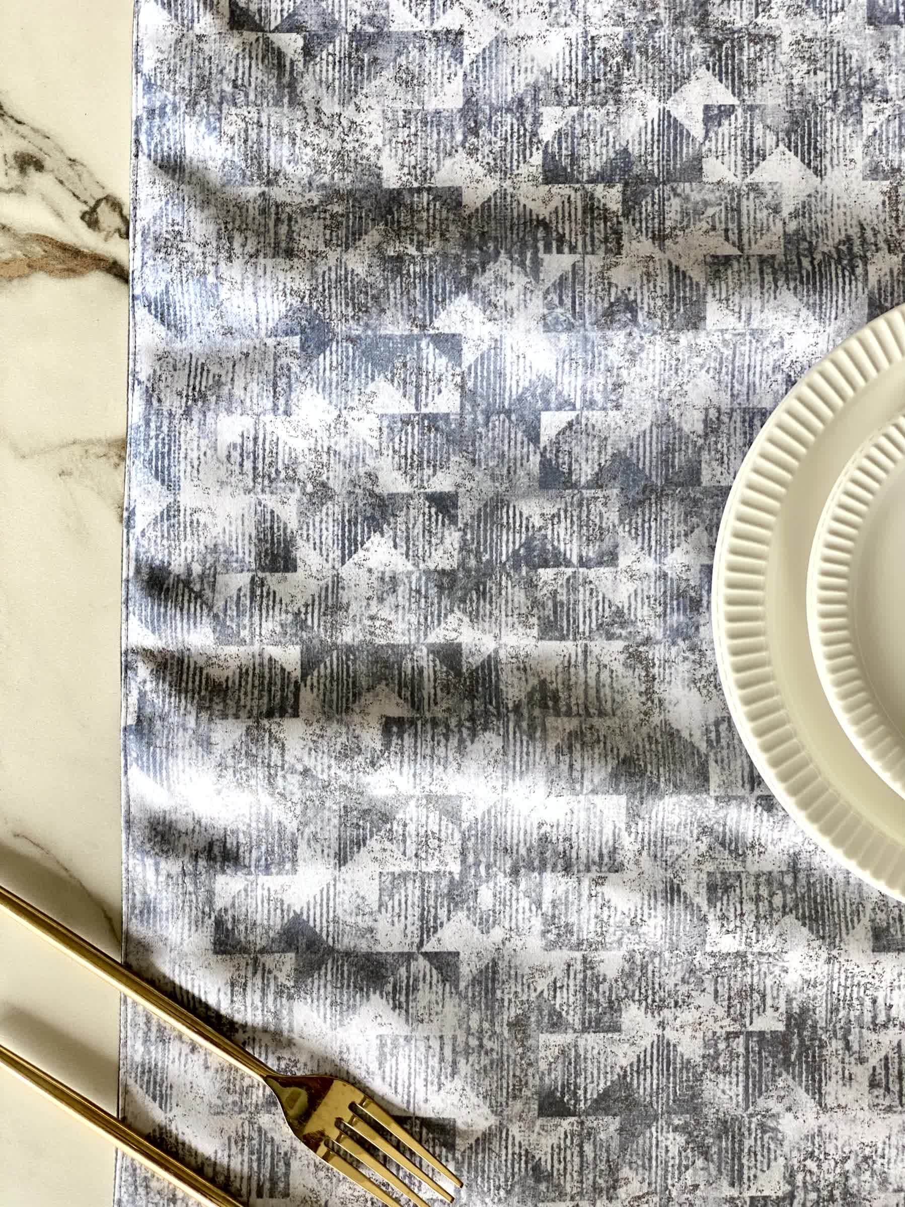 Geometric Printed Table Runner - Grey