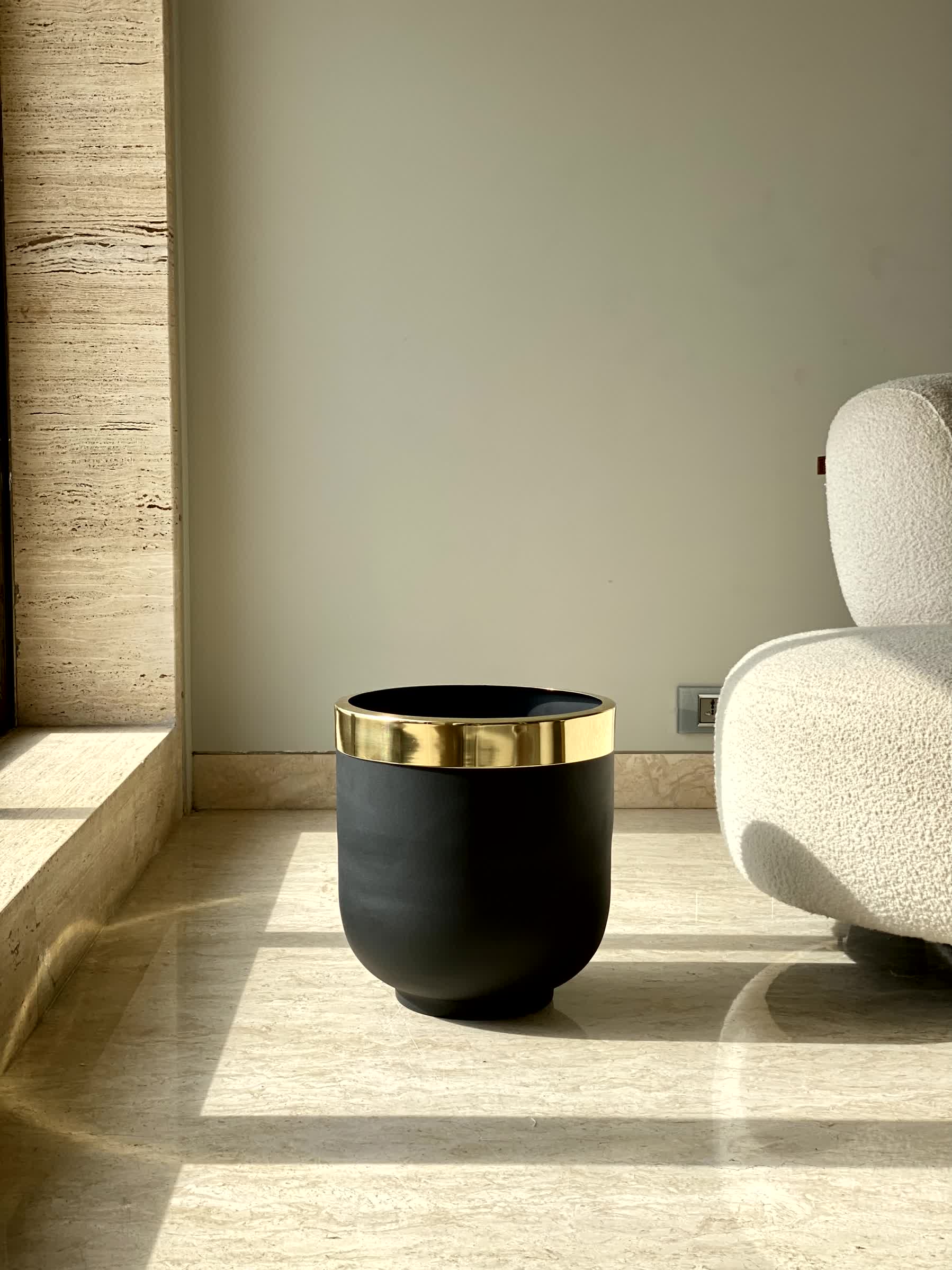 Minsk Planter Medium - Black