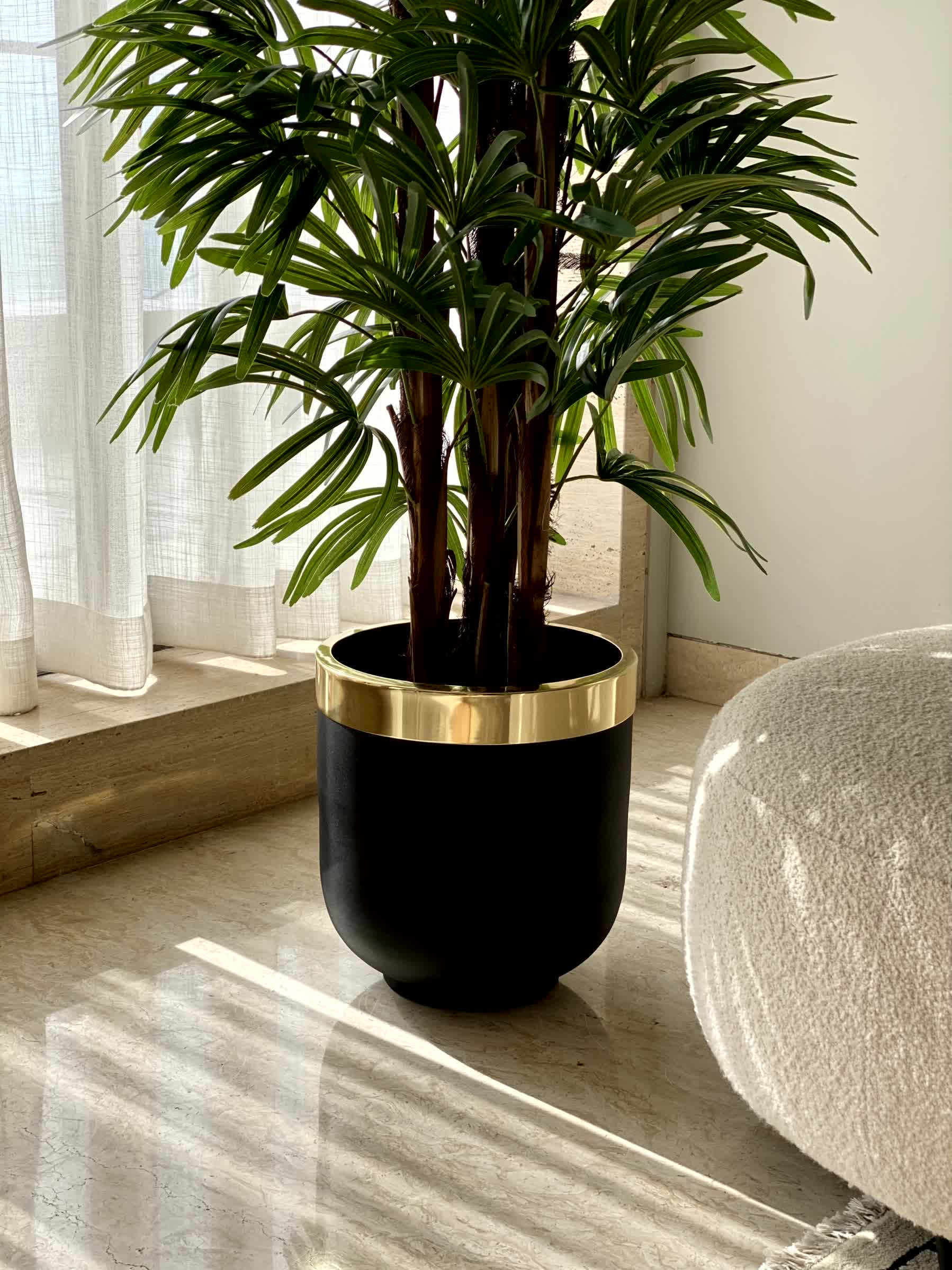 Minsk Planter Medium - Black