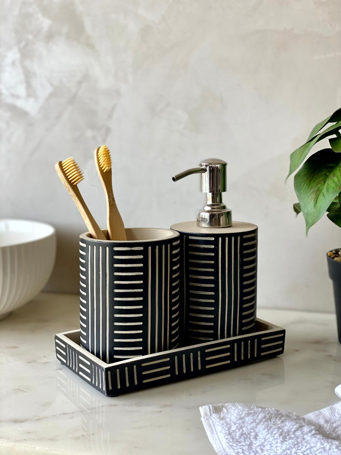 Edora Bathroom Set - Black