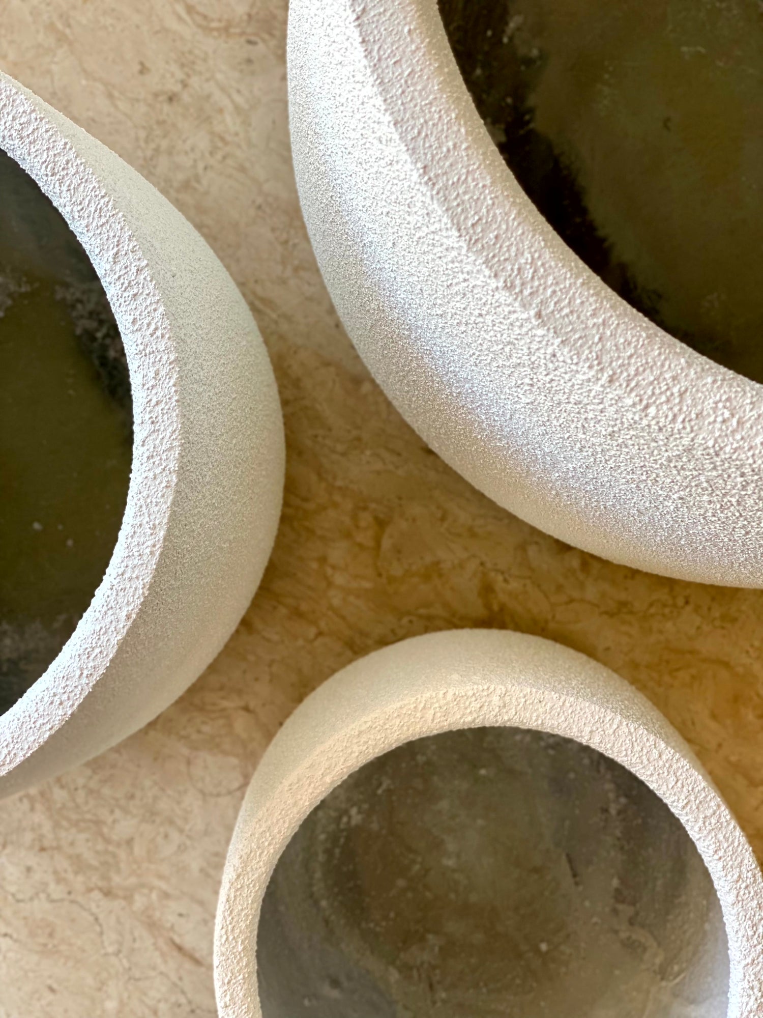 Noa Round Planters - White