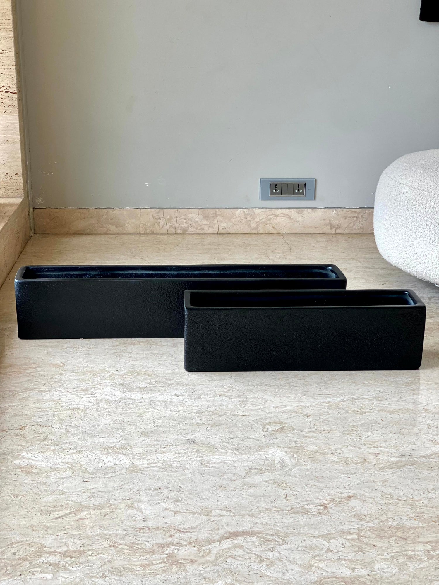 Kuro Horizon Planters - Black
