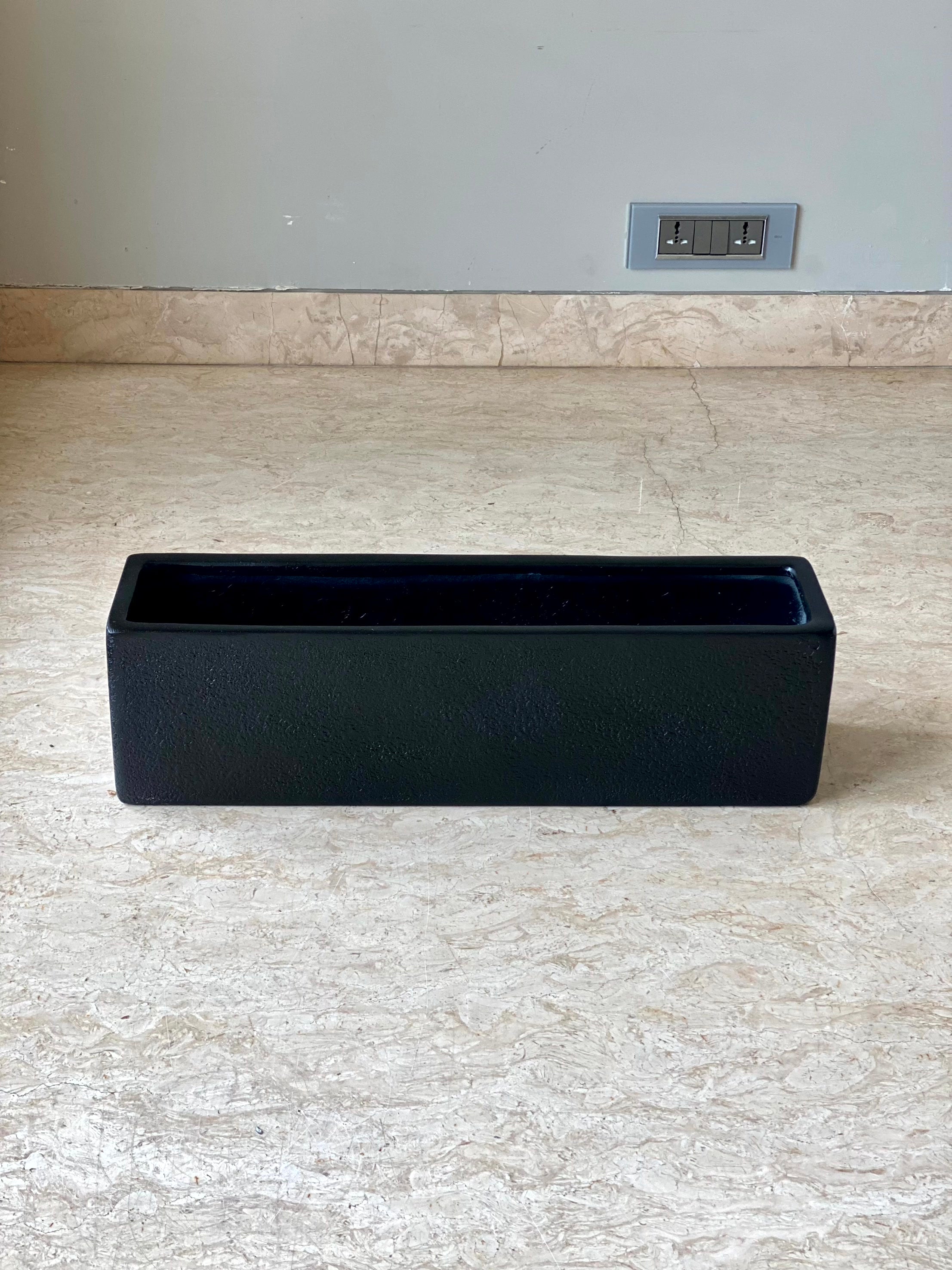 Kuro Horizon Planters - Black