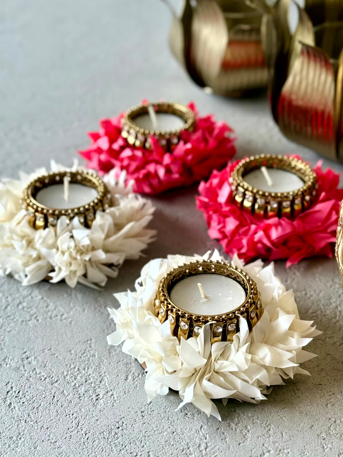 Festive White &amp; Pink Gajra Tea Light - Set Of 4
