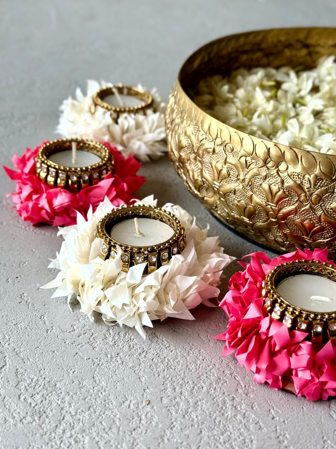Festive White & Pink Gajra Tea Light - Set Of 4