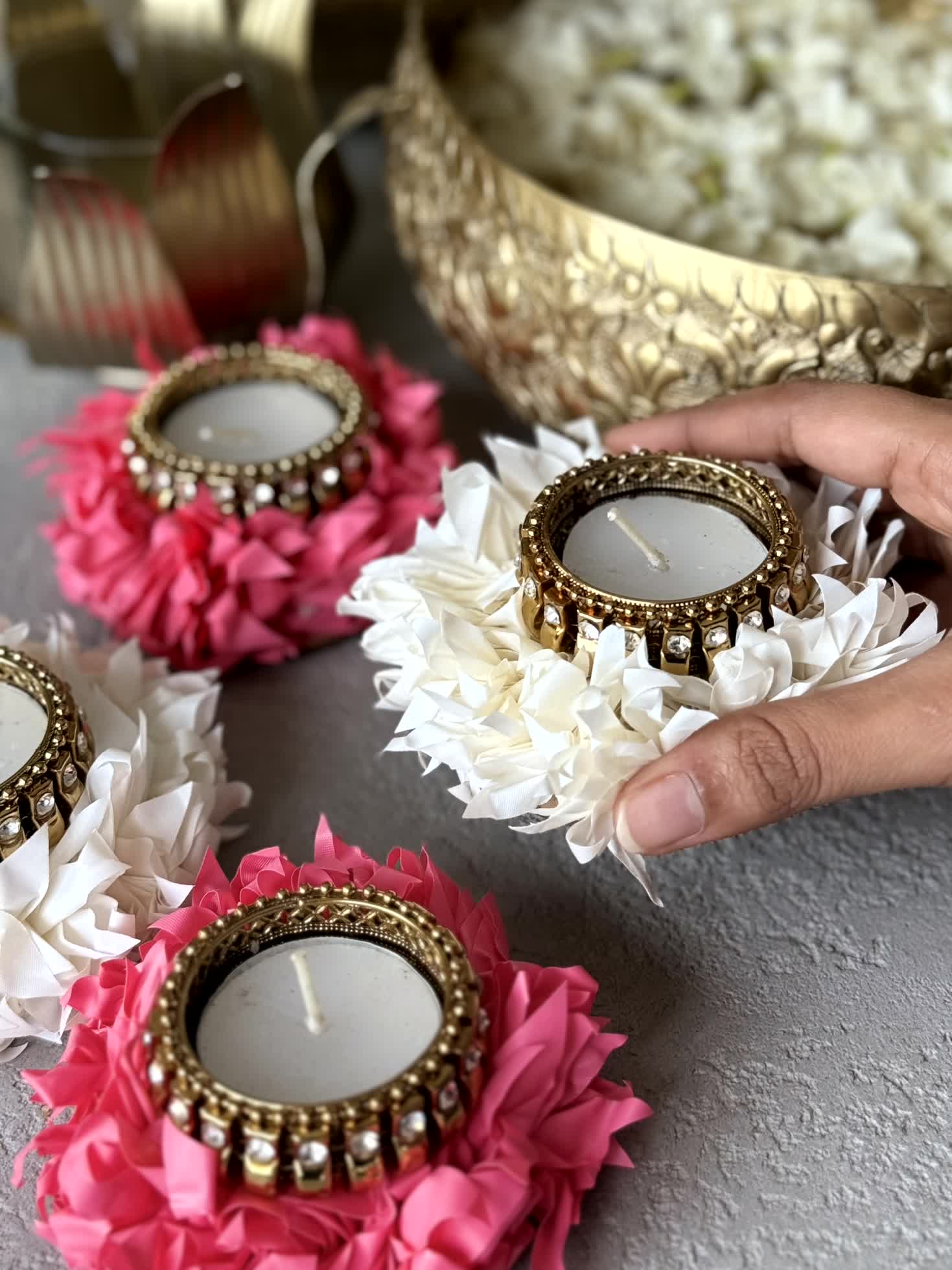 Festive White &amp; Pink Gajra Tea Light - Set Of 4