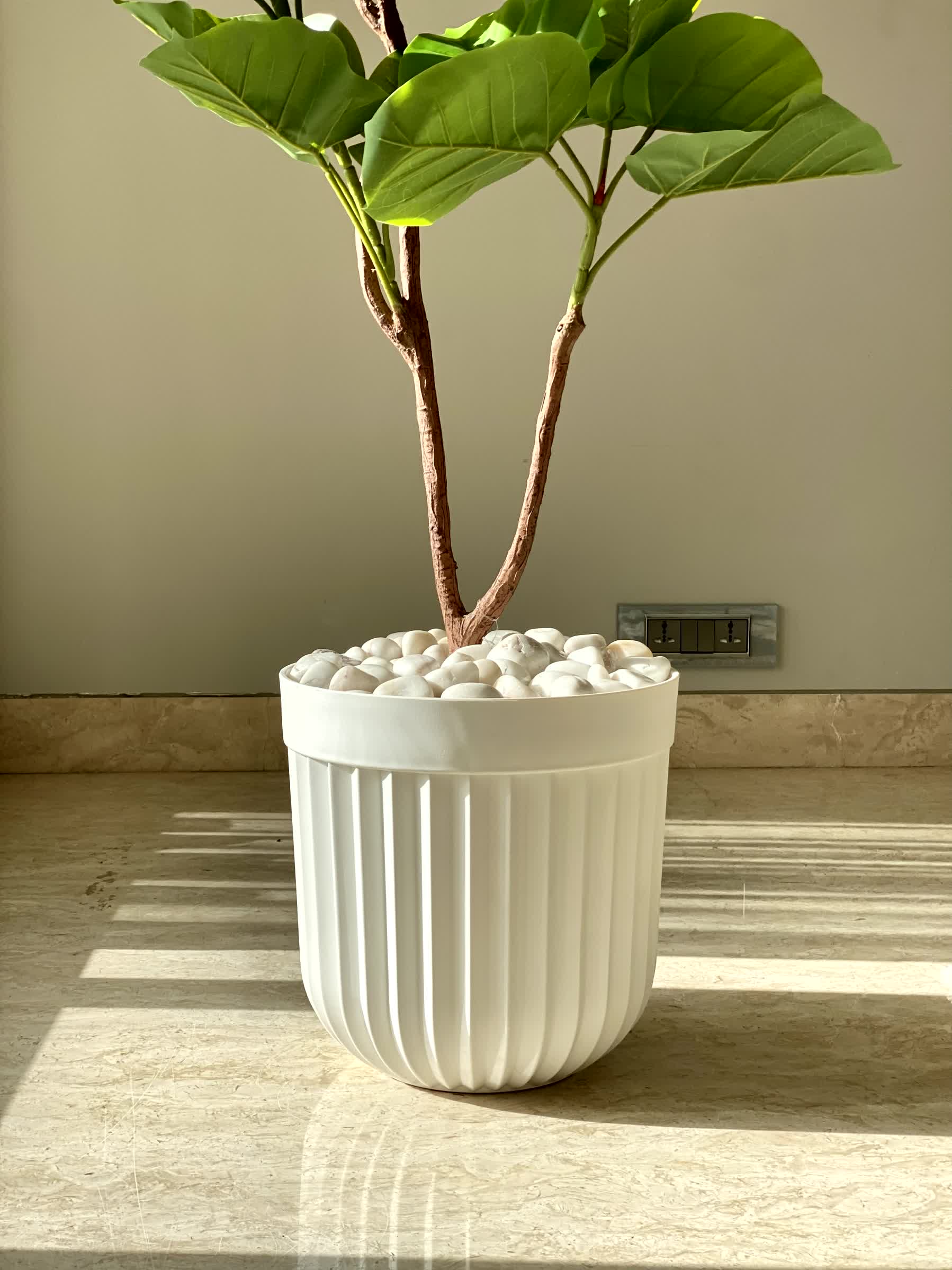 Ruffle Planter - White