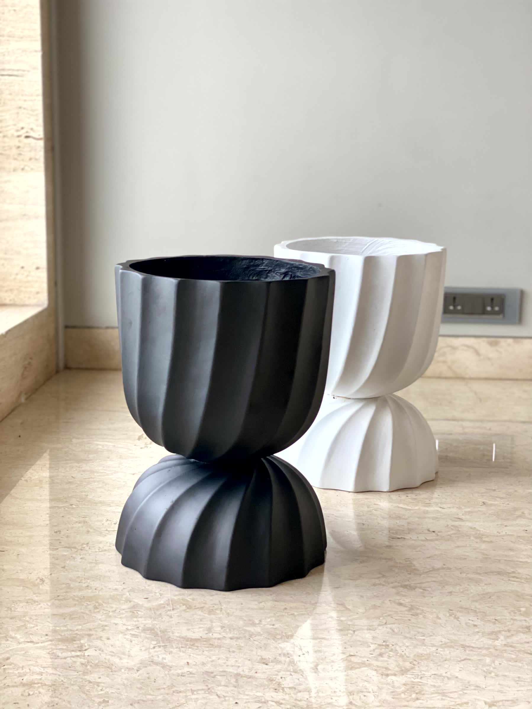 Venus Reversible Planter - Black (Only For Mumbai)