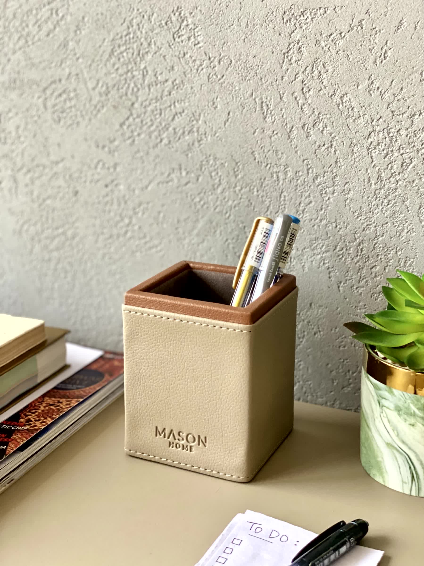 Naples Pen holder