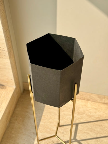 Ibis Planter - Black and Gold