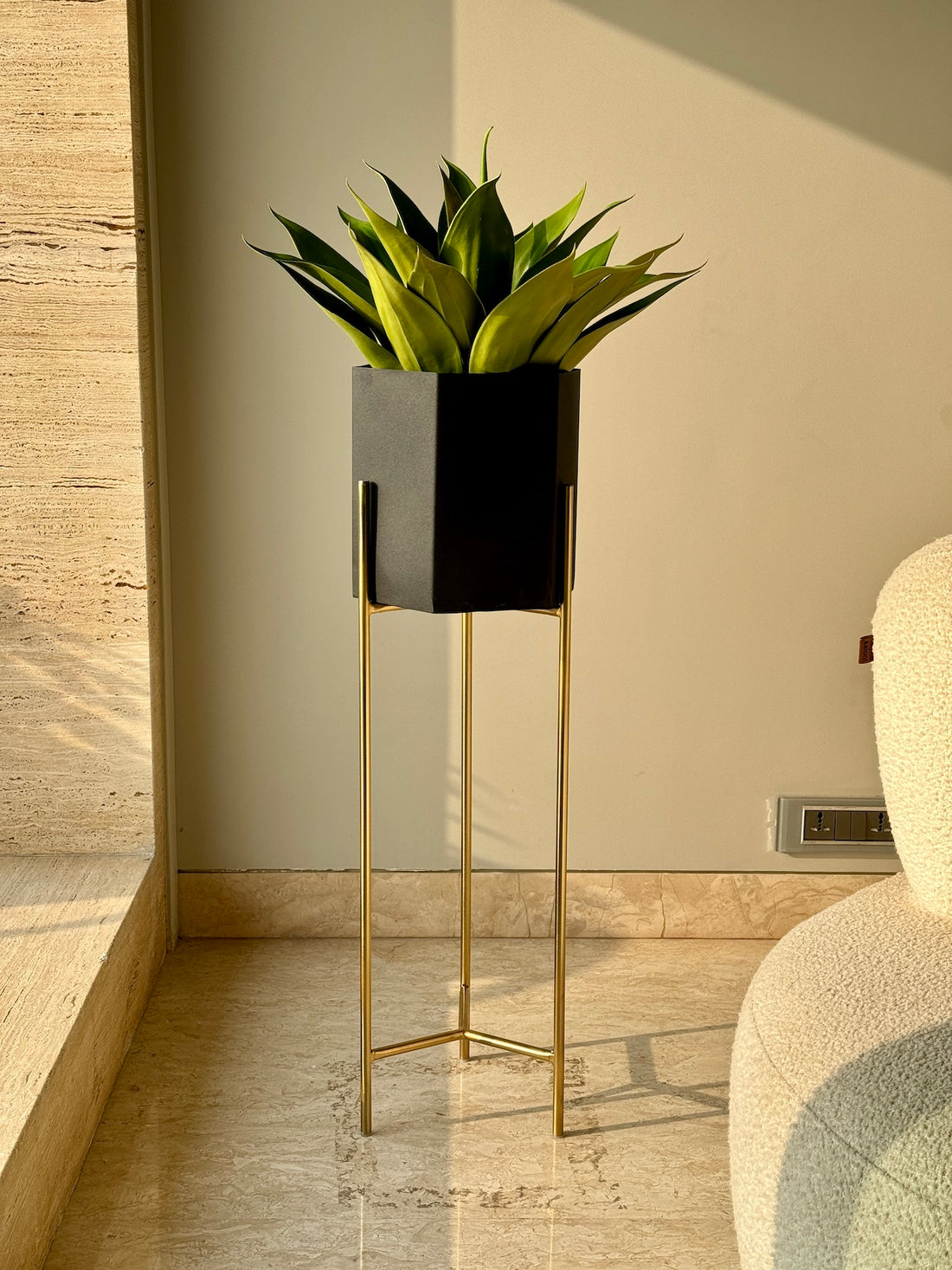 Ibis Planter - Black and Gold