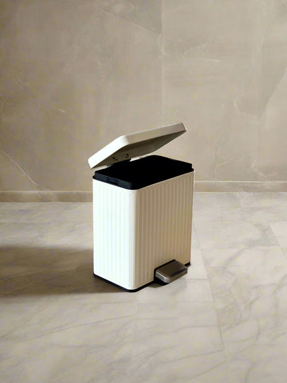 Kairo Metallic Dustbin - White (6L)