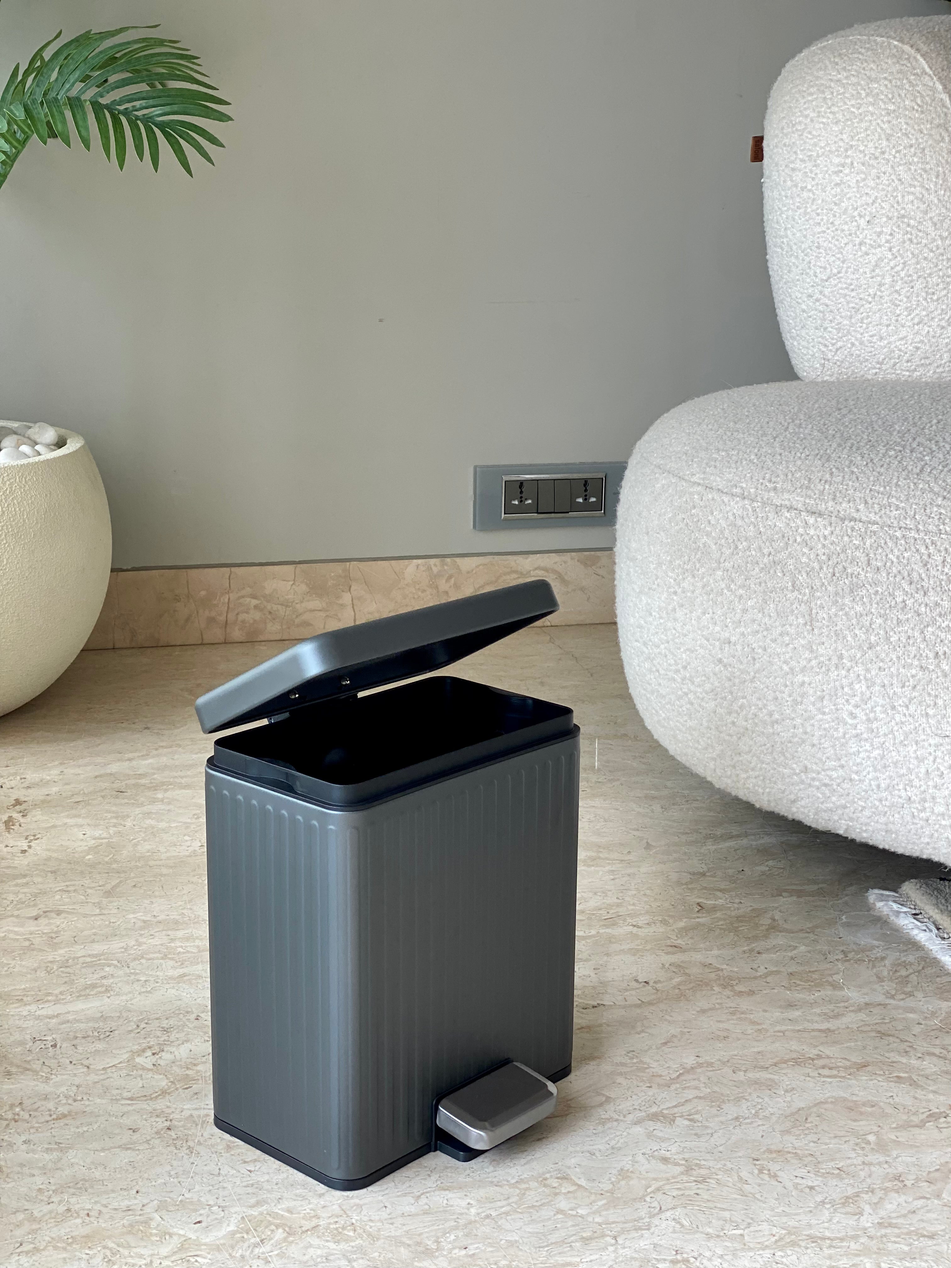 Kairo Metallic Dustbin - Grey (6L)