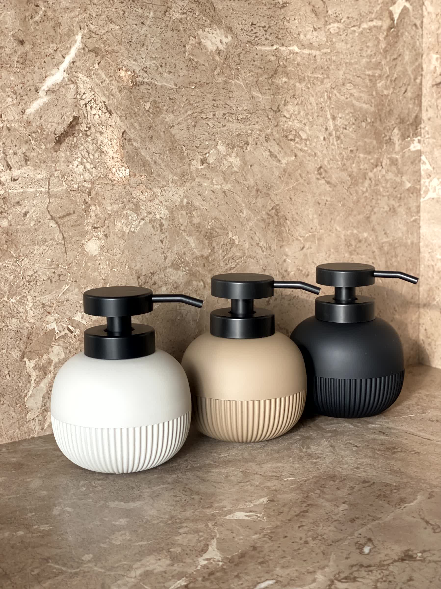 Chaton Round Bathroom Dispenser - Black