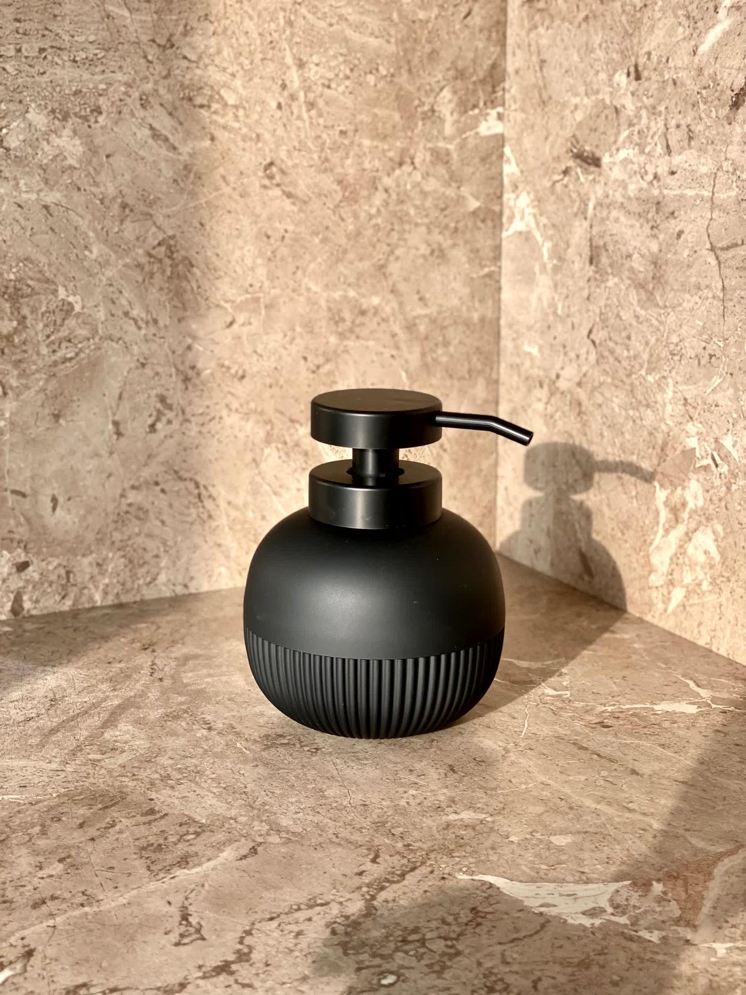 Chaton Round Bathroom Dispenser - Black