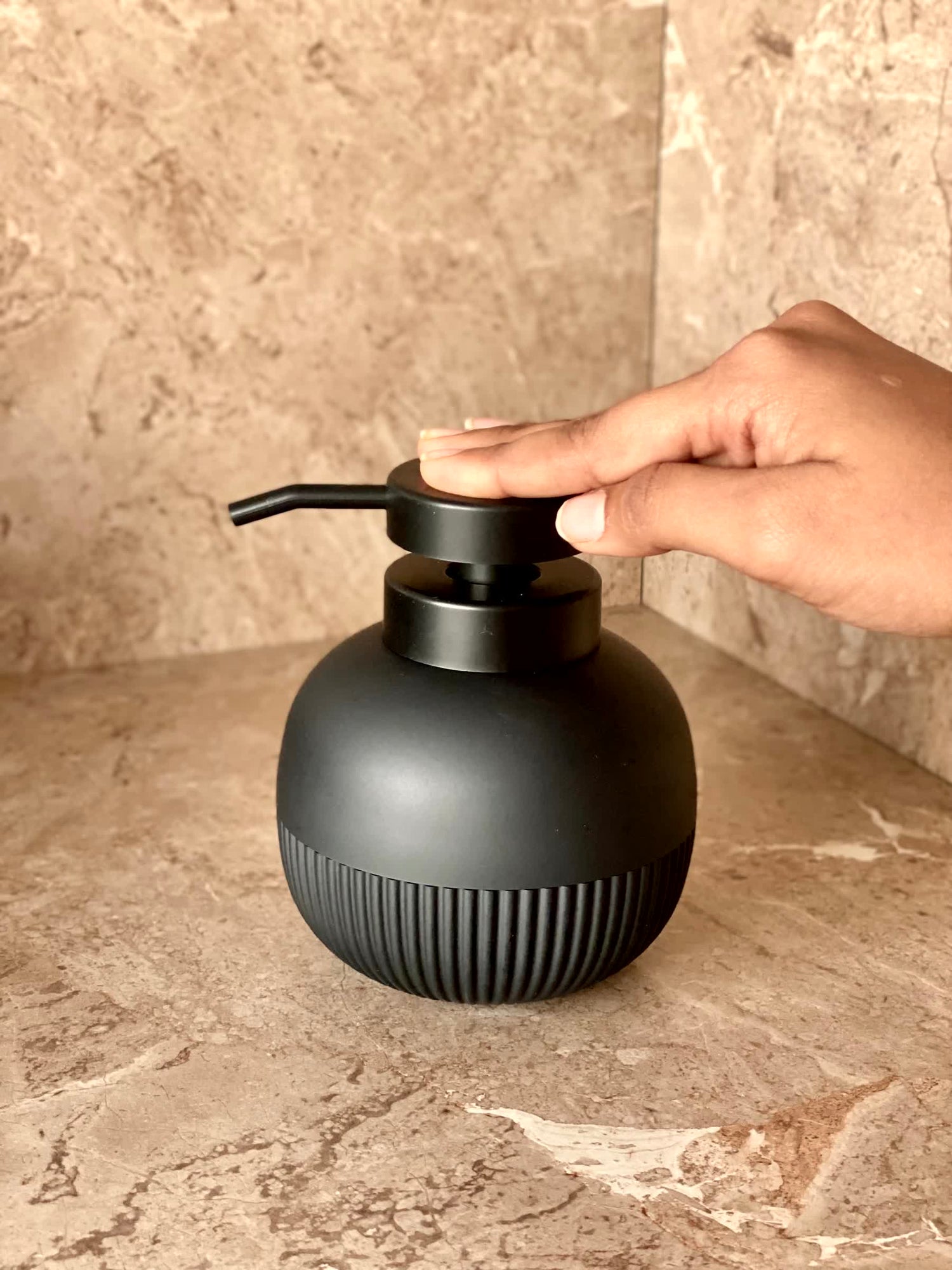 Chaton Round Bathroom Dispenser - Black